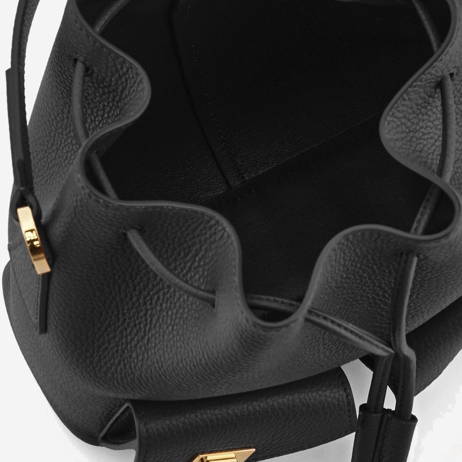 Borsa a secchiello in pelle martellata 220915 002NERO SALVATORE FERRAGAMO