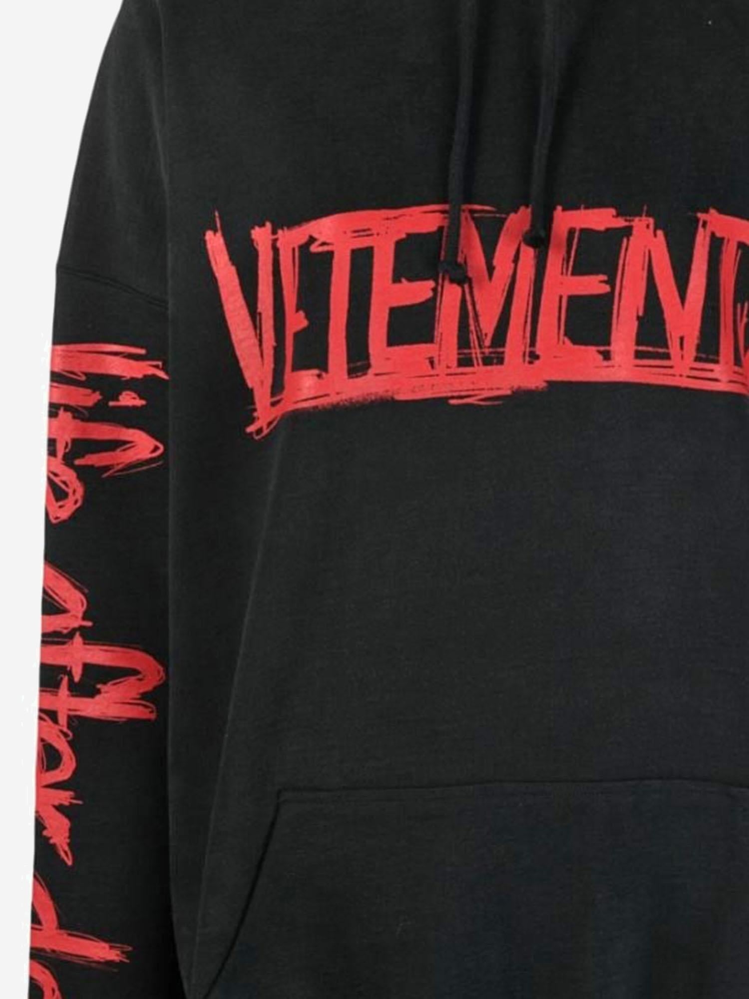 FELPA IN COTONE CON LOGO UE54HD600B BLACK VETEMENTS