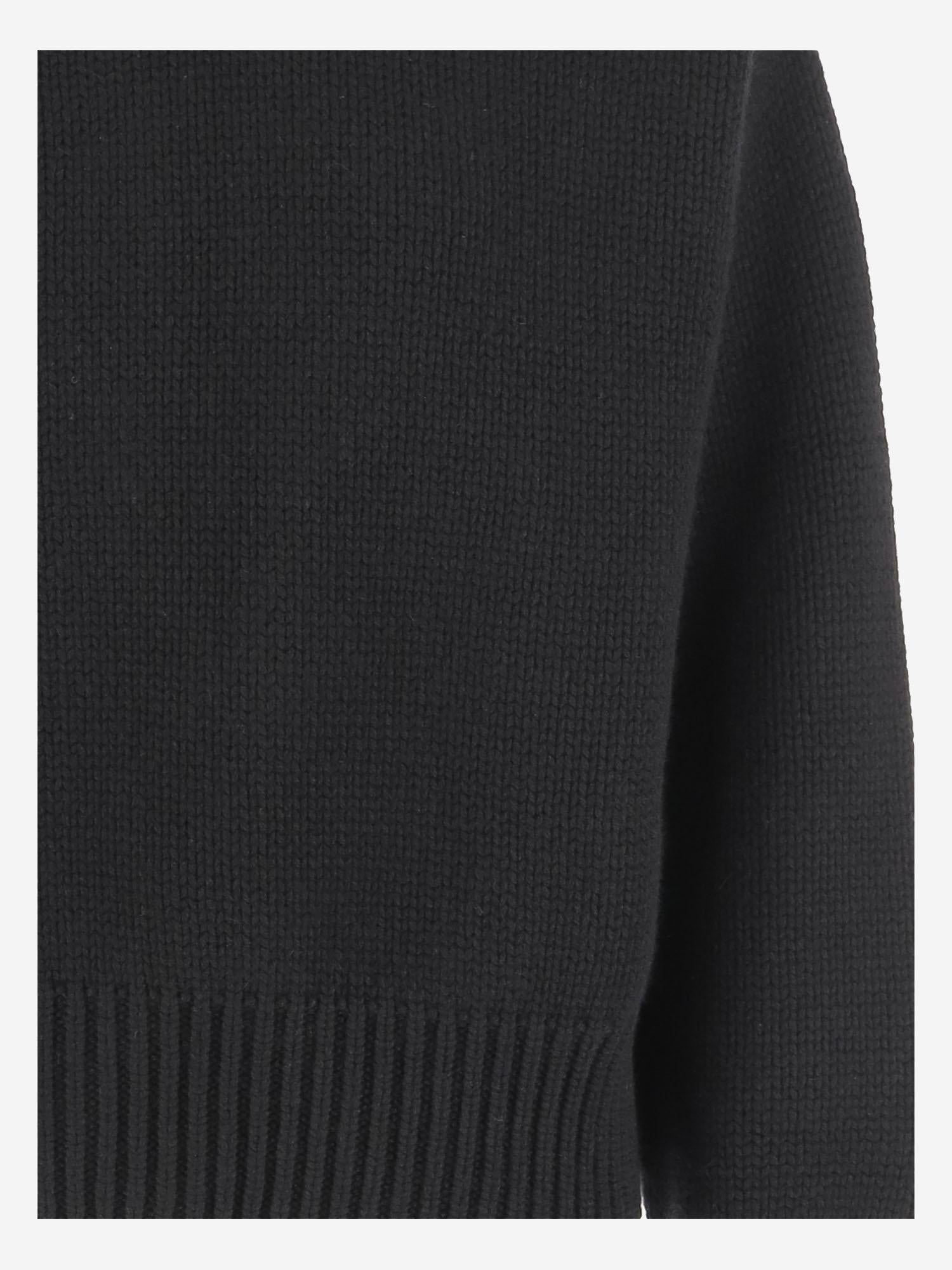 Maglia in cashmere a collo alto W25605 0900 SASUPHI