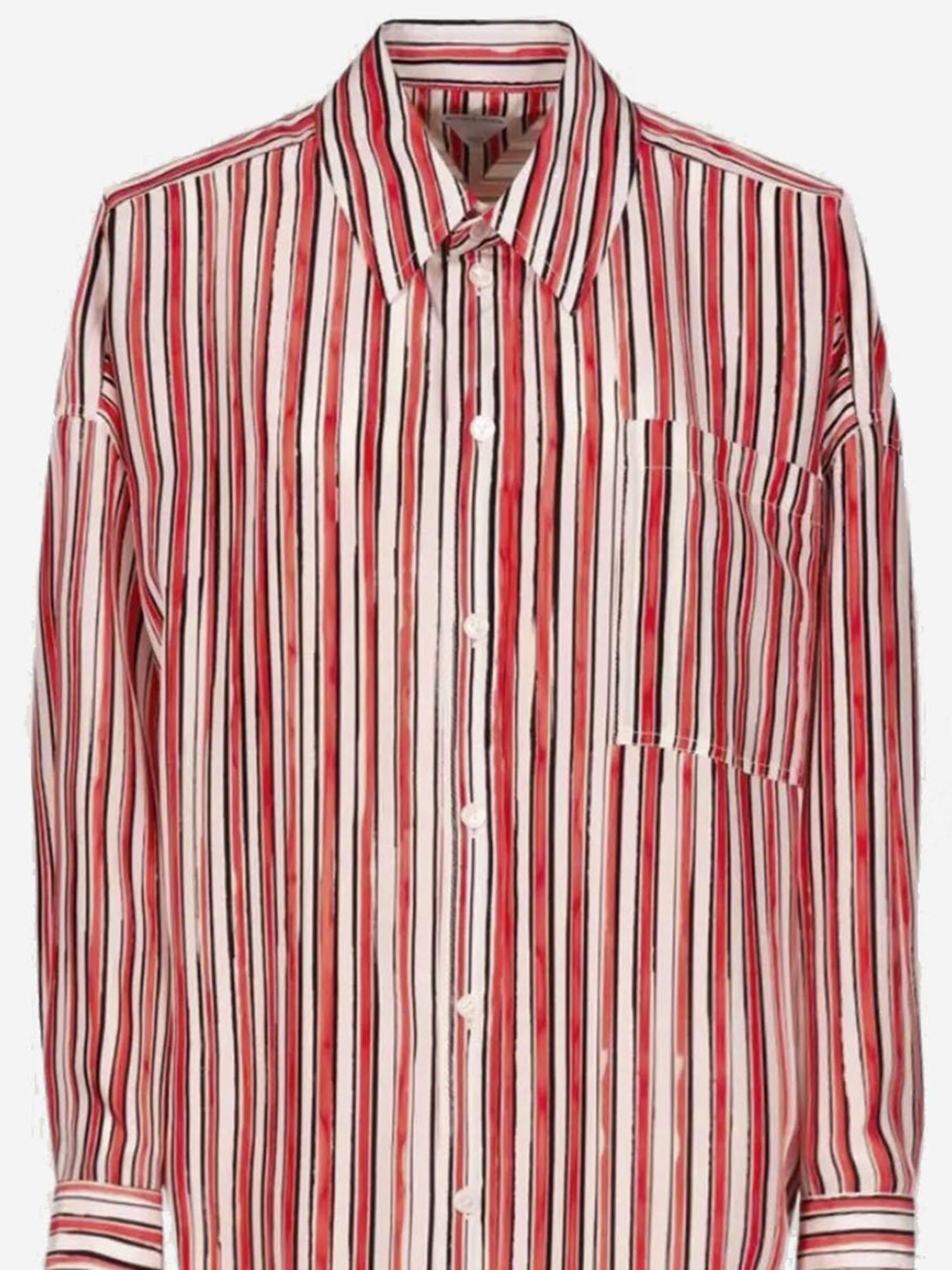 CAMICIA LUNGA IN SETA CON MOTIVO A RIGHE 816059 V50D15011 BOTTEGA VENETA