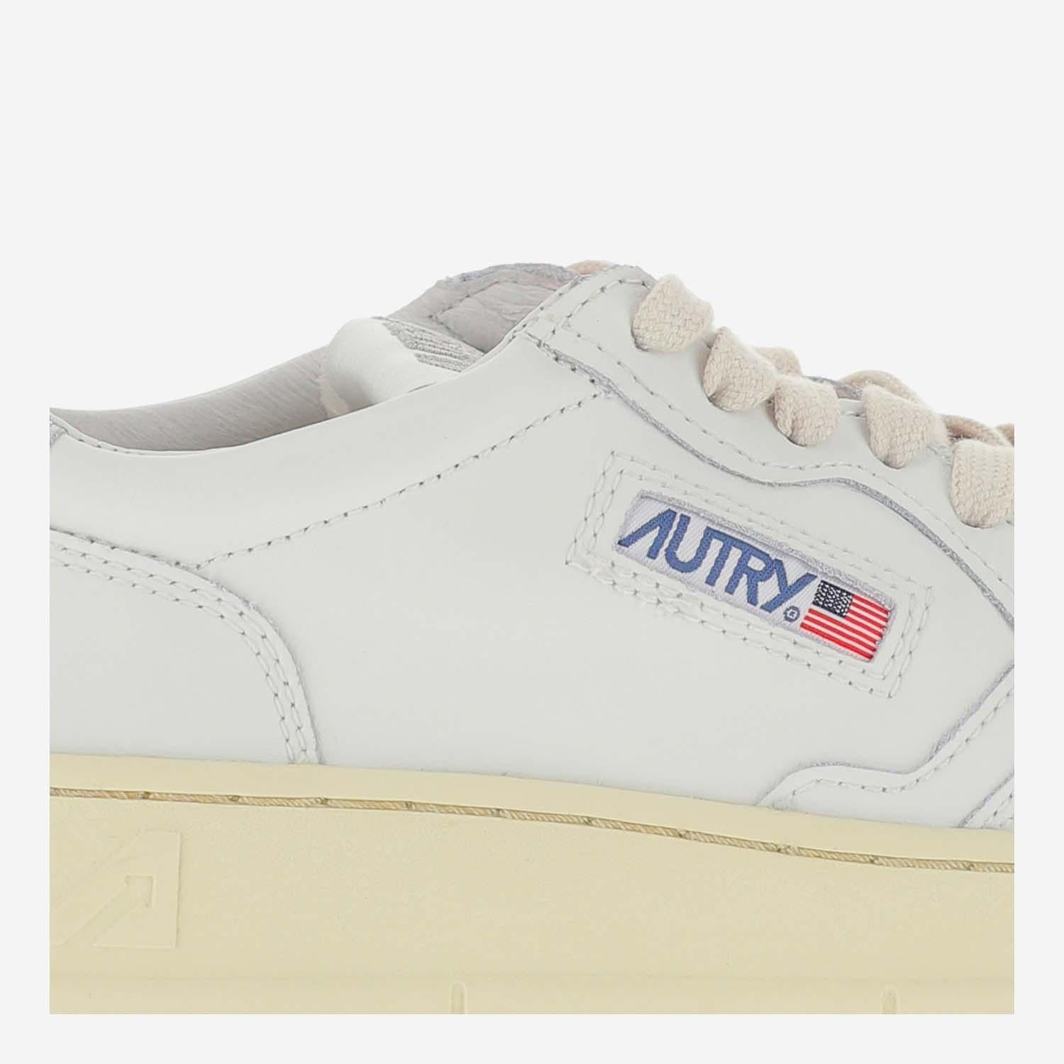 SNEAKERS MEDALIST LOW IN PELLE AULWLL05 WHTSILVER AUTRY