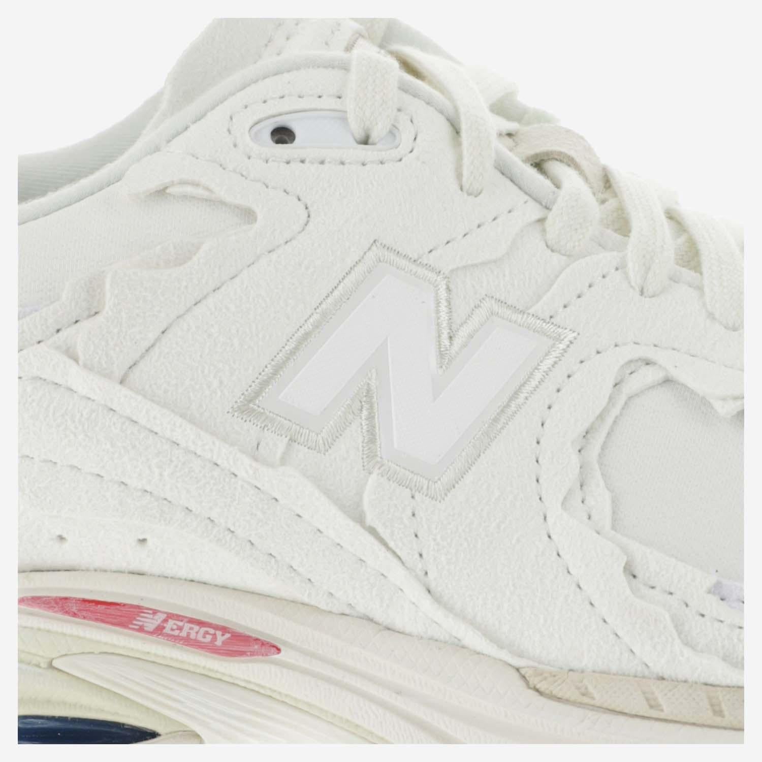 SNEAKERS 2002R M2002RDC WHITE NEW BALANCE