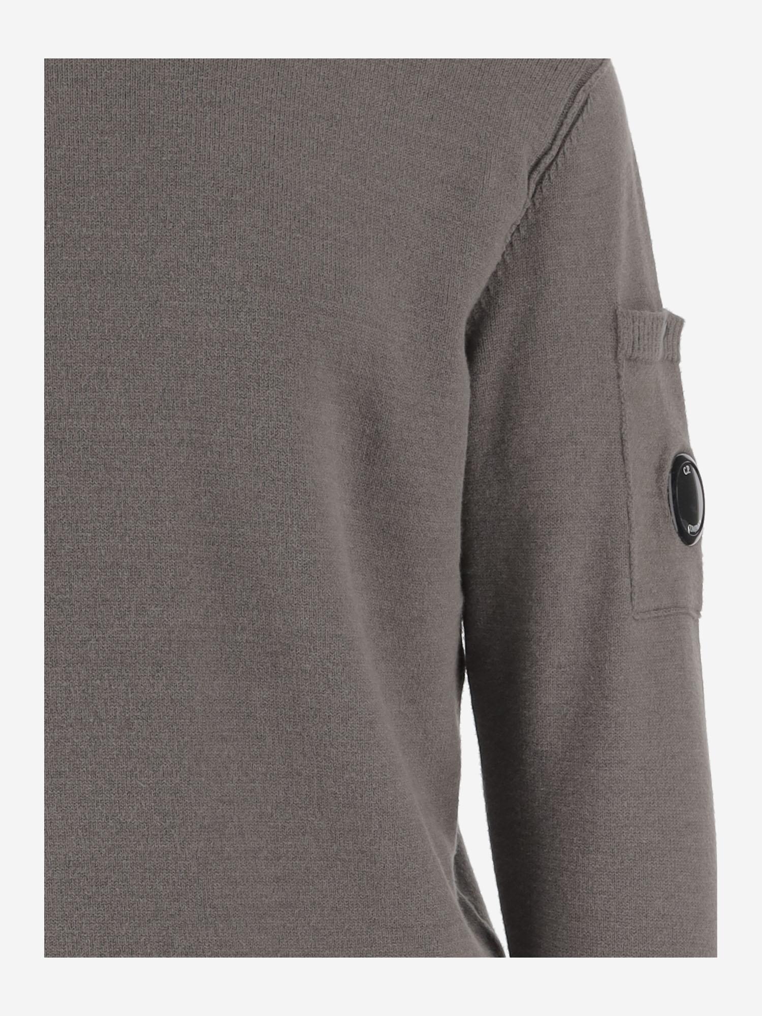 MAGLIONE IN MISTO COTONE CON LOGO 19CMKN238A 110432A921 CP COMPANY