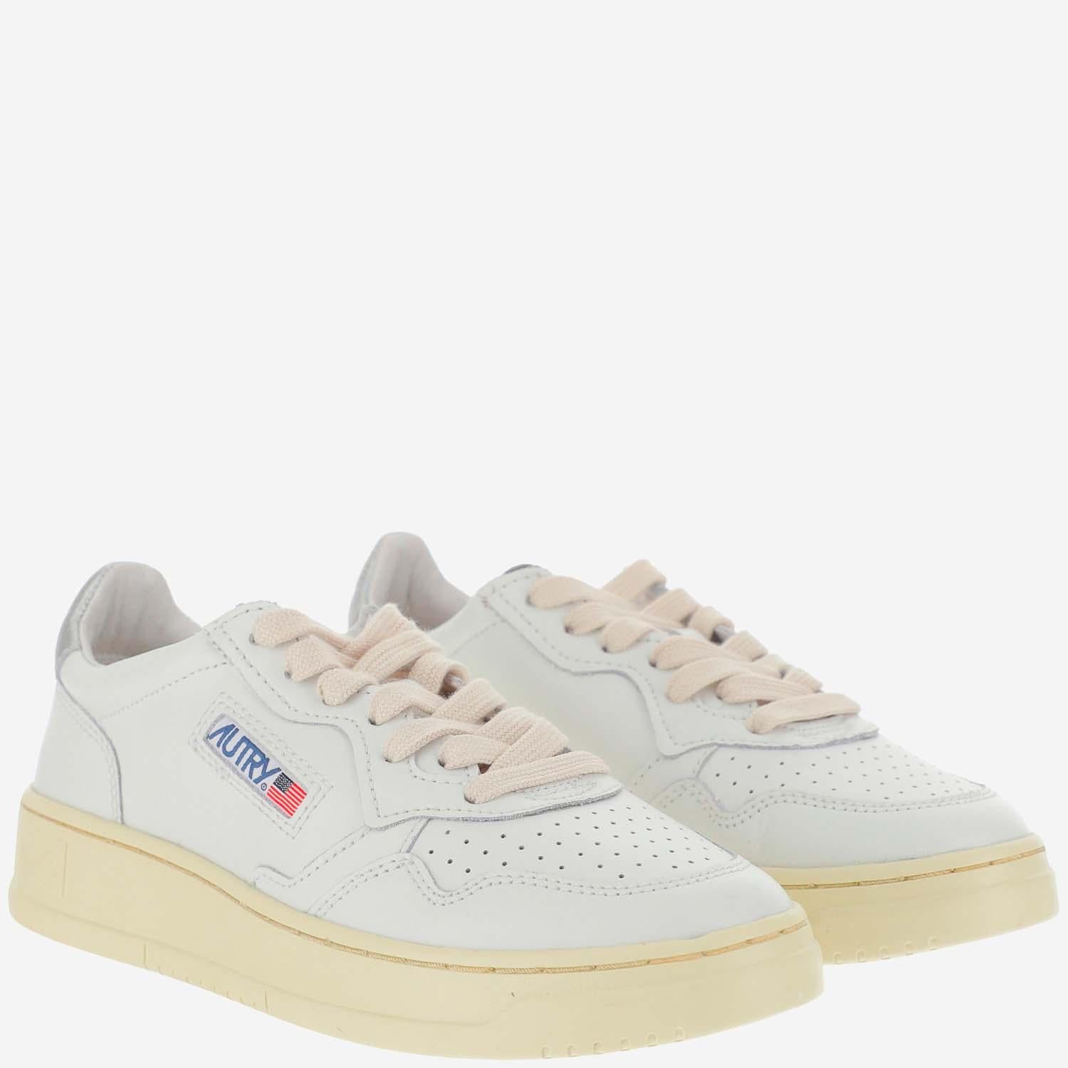 SNEAKERS MEDALIST LOW IN PELLE AULWLL05 WHTSILVER AUTRY
