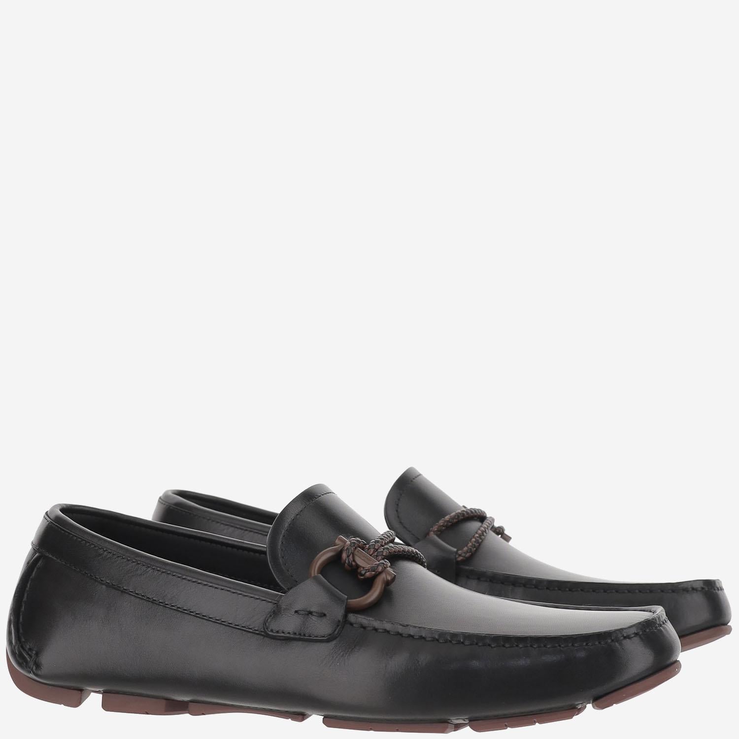 Mocassini Driver con ornamento Gancini FRONT4 110NEROCIOCCOLATONERO SALVATORE FERRAGAMO