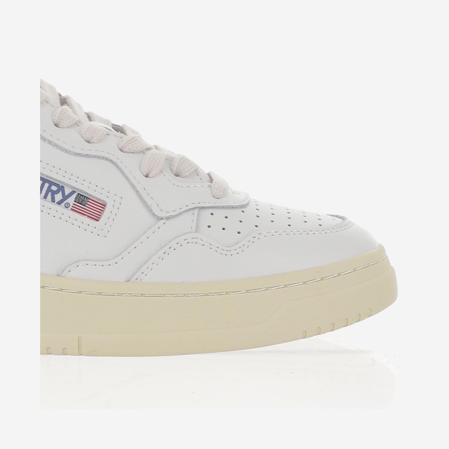 SNEAKERS LOW MEDALIST IN PELLE AULWLL88 WHTPOLIGNAC AUTRY