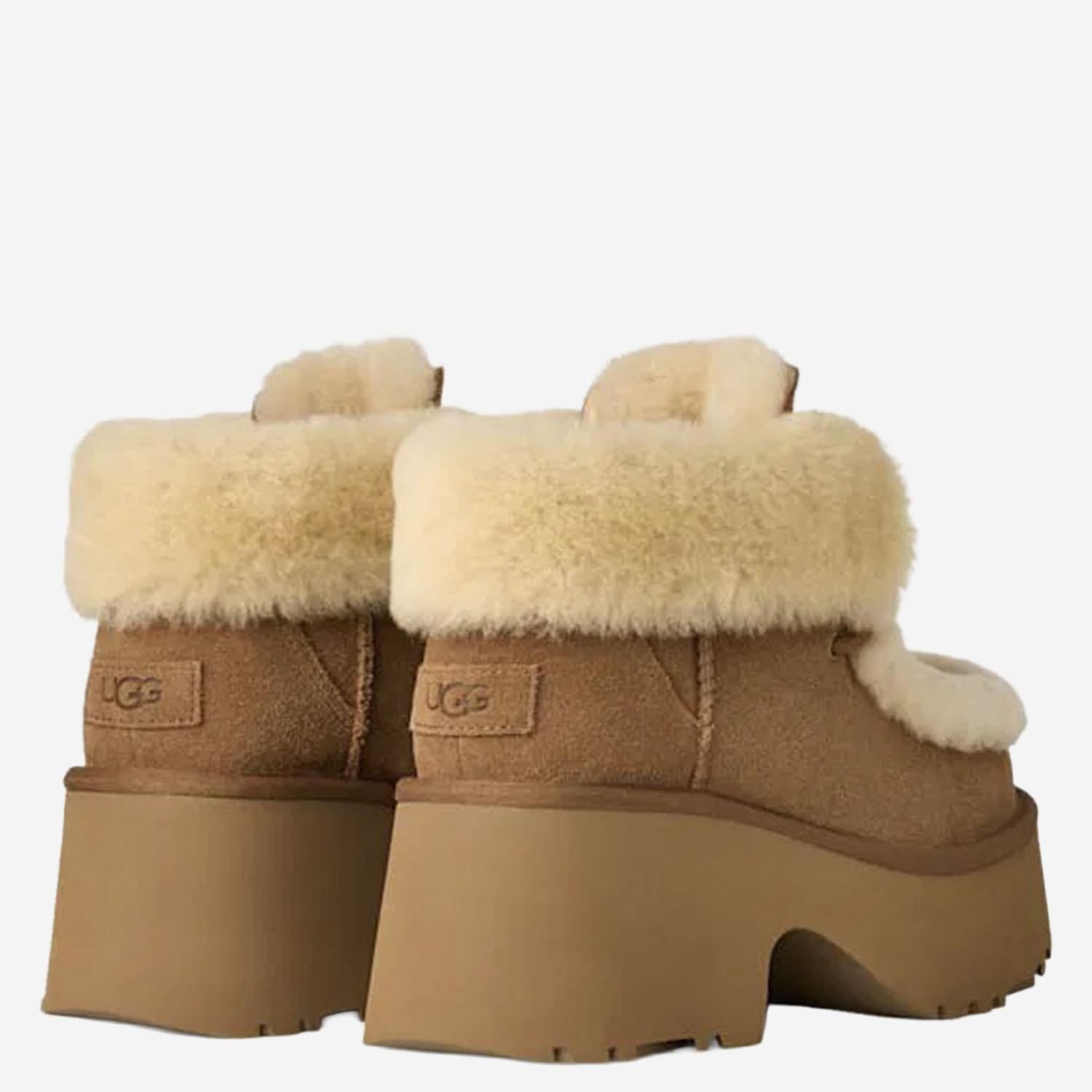 Stivali Classic Esmee Lace Up in pelle scamosciata 1171532 CHE UGG