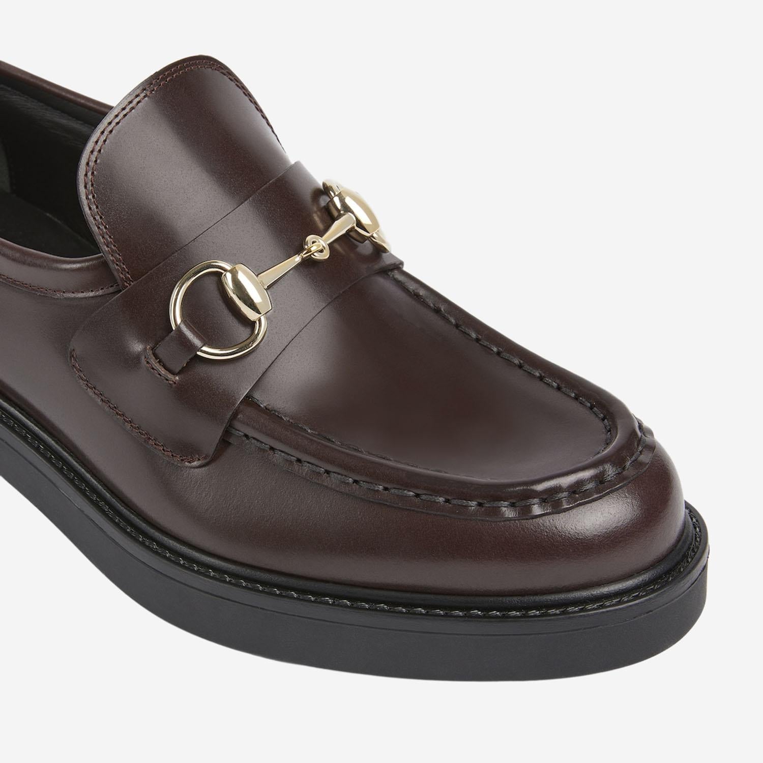 Mocassini in pelle con morsetto<BR/><BR/> 840725 0GQ002270 GUCCI