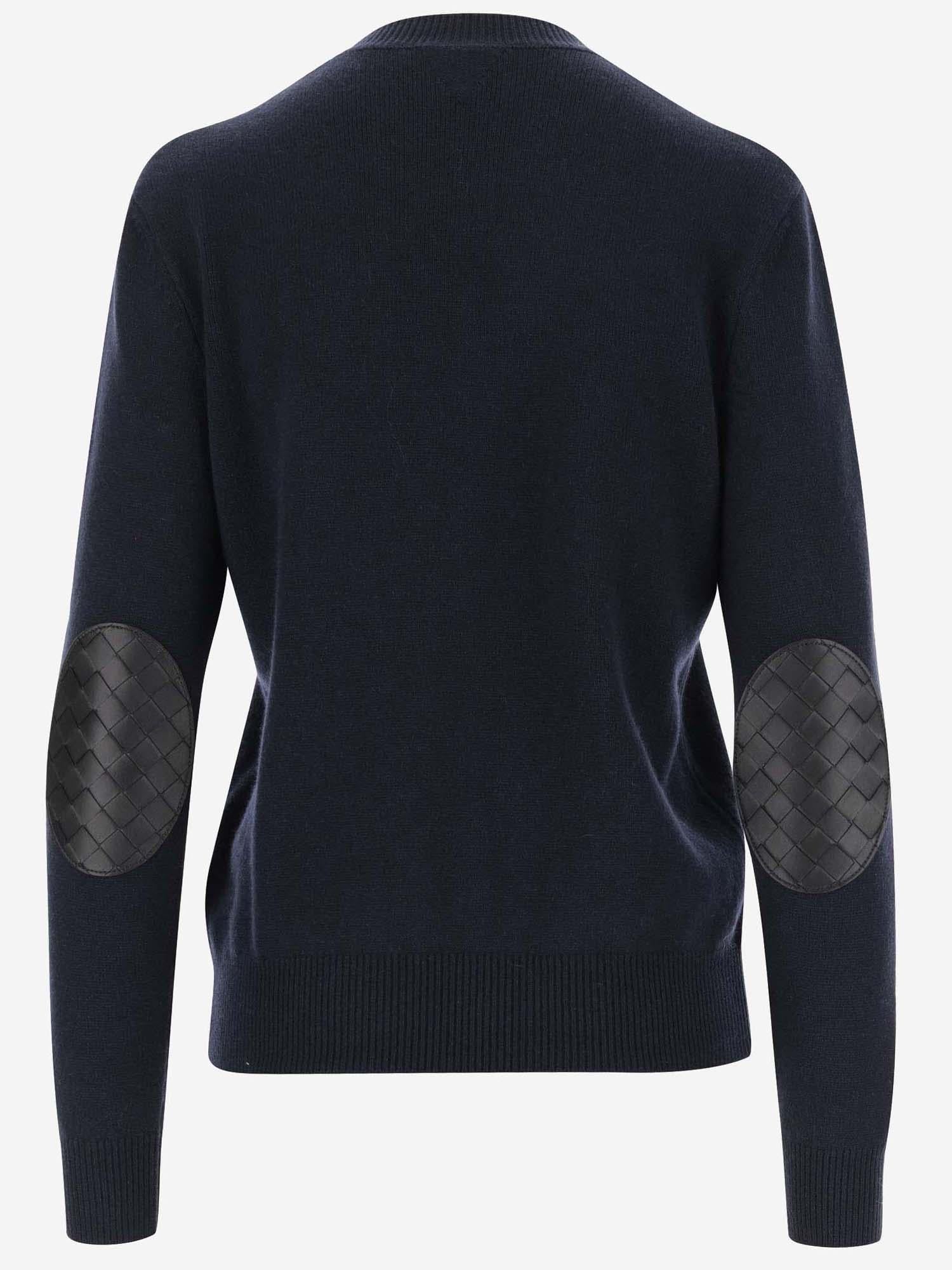 PULLOVER IN CASHMERE CON DETTAGLIO IN PELLE INTRECCIATO 772380 V2MM04121 BOTTEGA VENETA