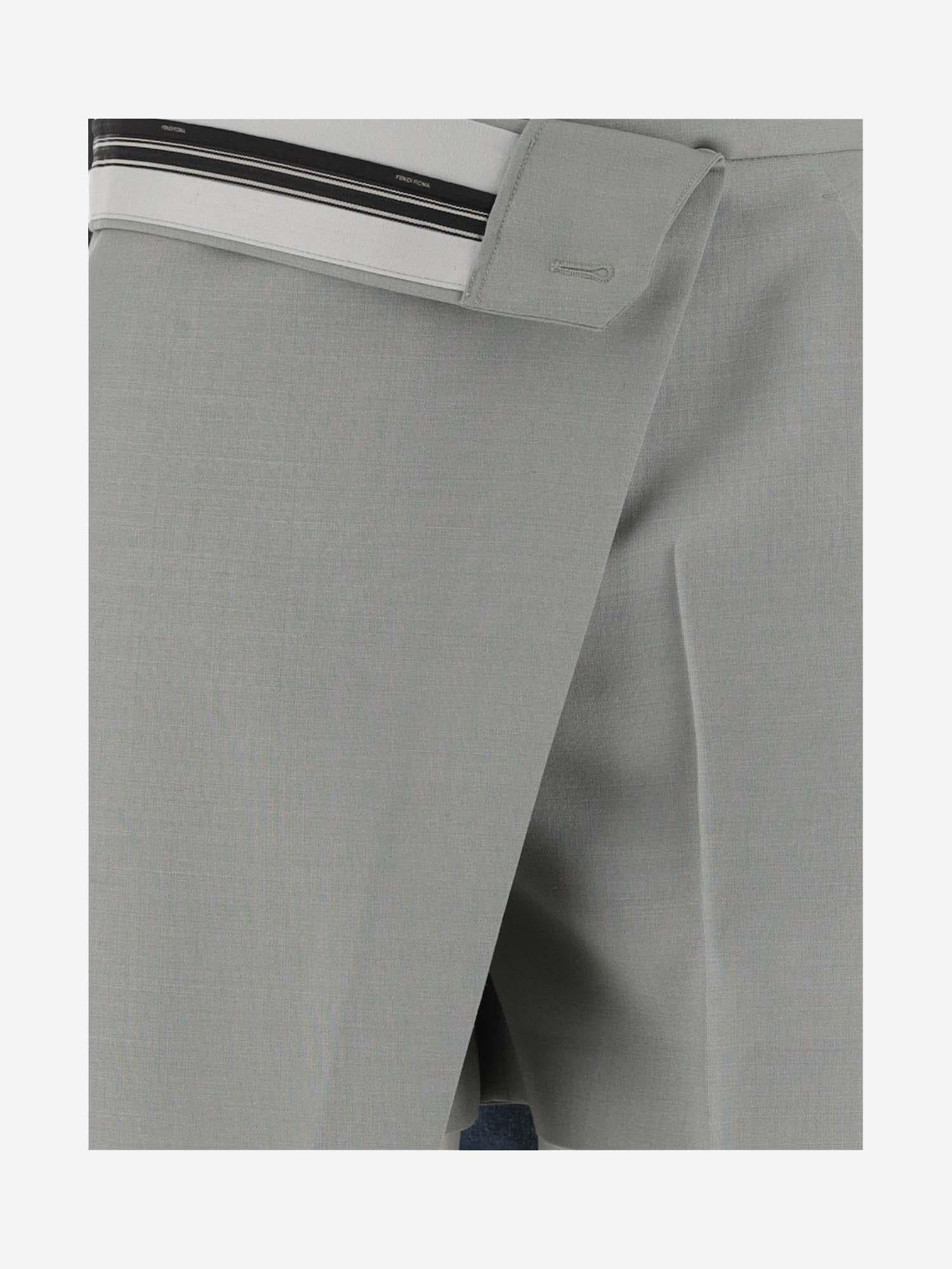 PANTALONI CORTI ASIMMETRICI FR6543 S9AF0BN8 FENDI