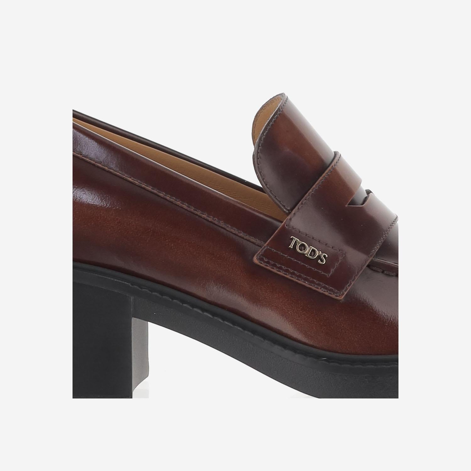 MOCASSINI IN PELLE XXW73L0JK40SHA S003 TODS
