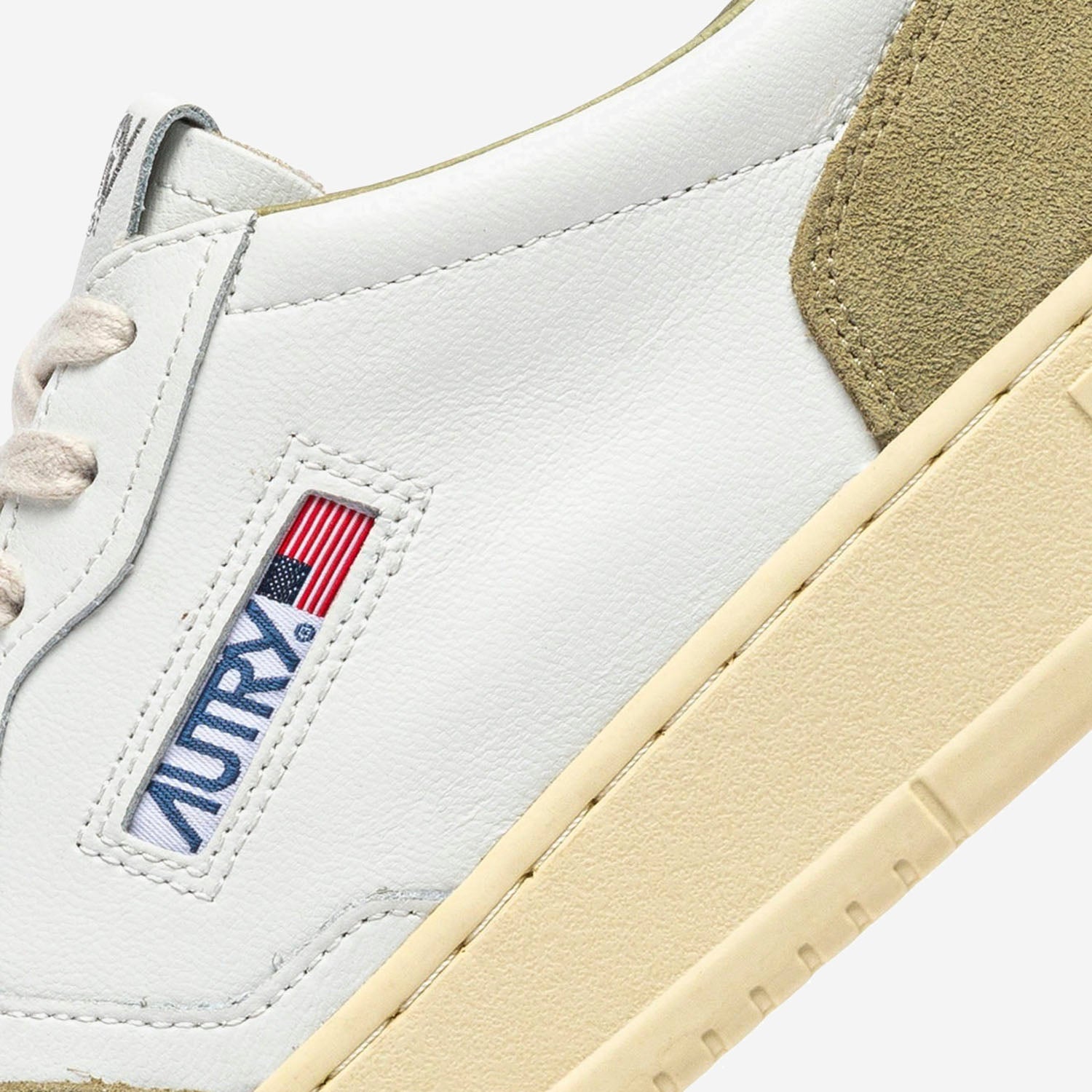 SNEAKERS MEDALIST LOW IN PELLE AULMFT06 SOFLEASUEWHTGREYGN AUTRY 