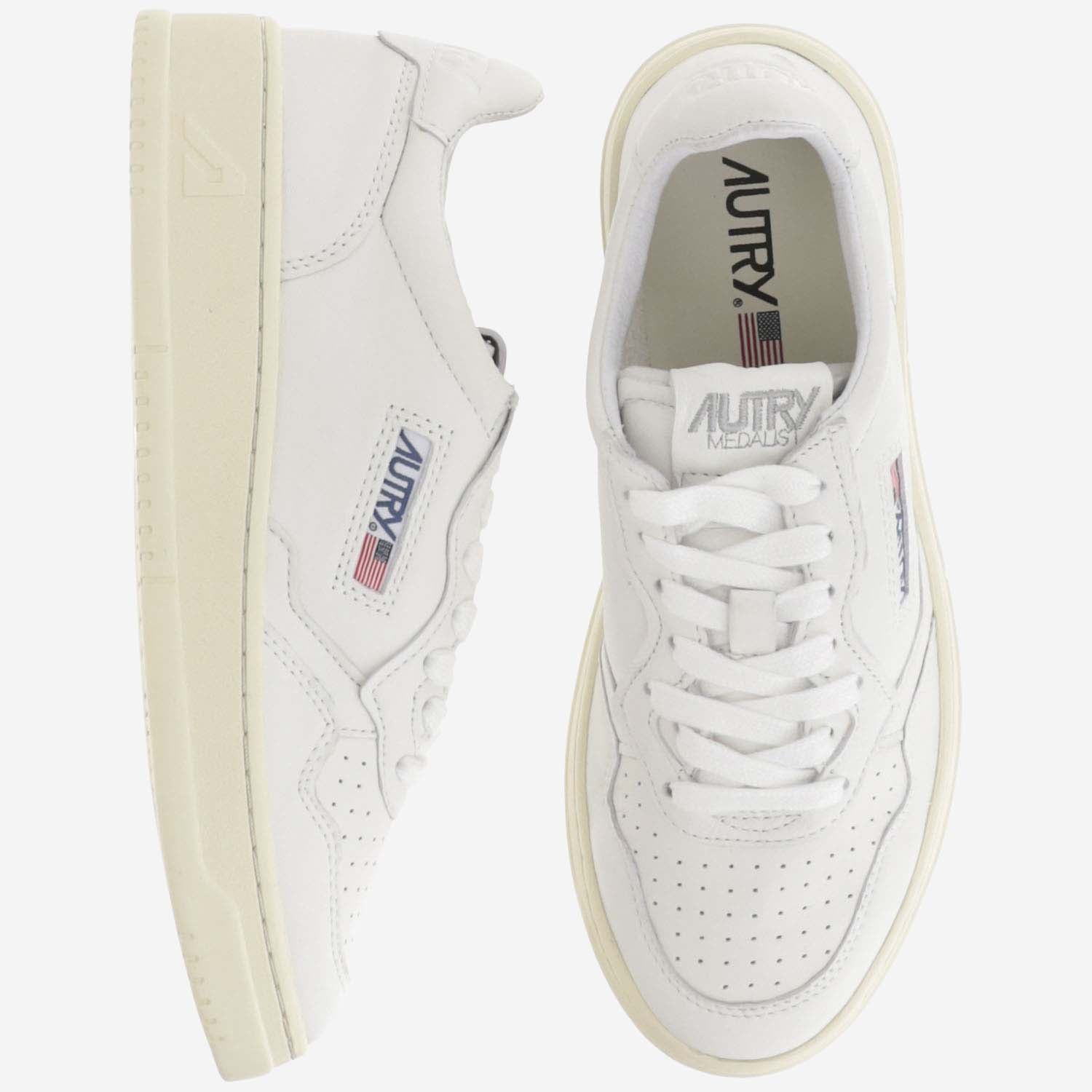 SNEAKERS MEDALIST LOW AULWGG04 GOATGOATWHITE AUTRY 