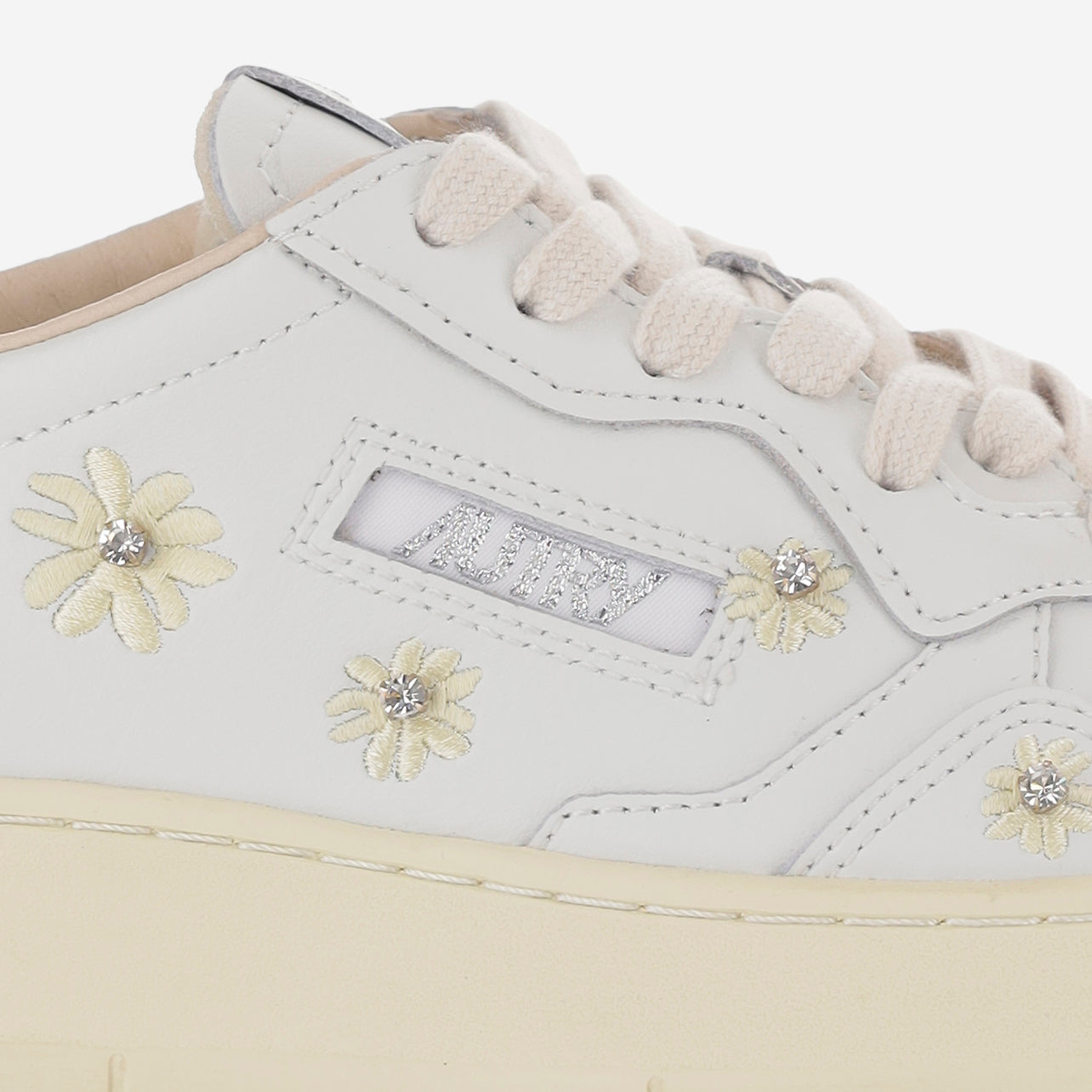 SNEAKERS MEDALIST LOW IN PELLE AULWWE01 LEAEMBFLOWWHTRUT AUTRY 