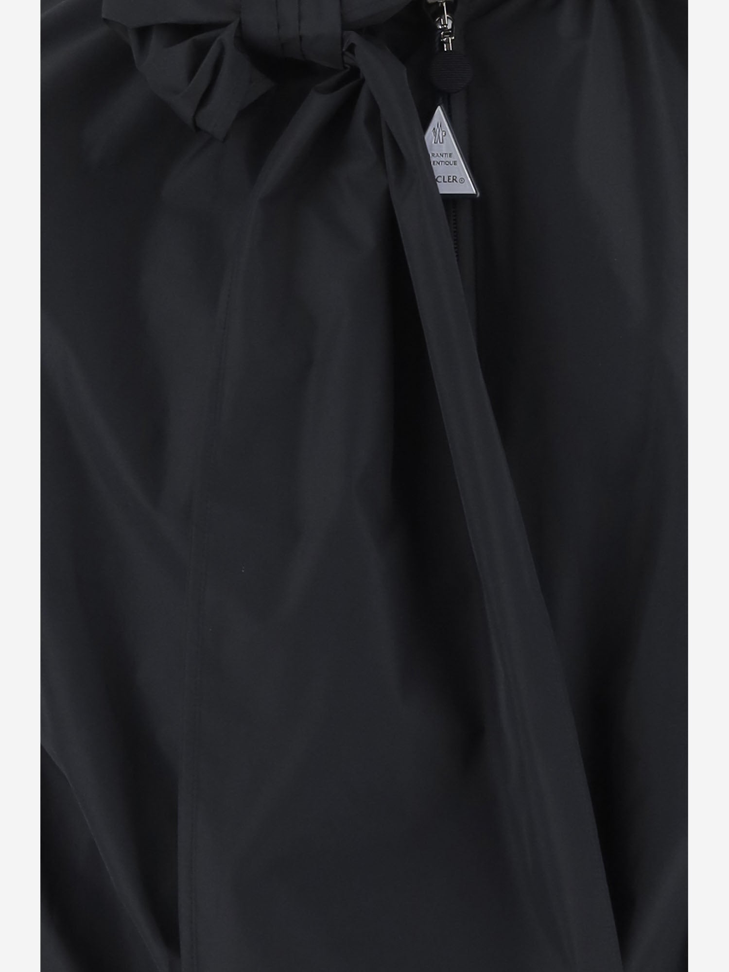 GIUBBOTTO IN NYLON CON FIOCCO AL COLLO 1A00157 598AK77D MONCLER 