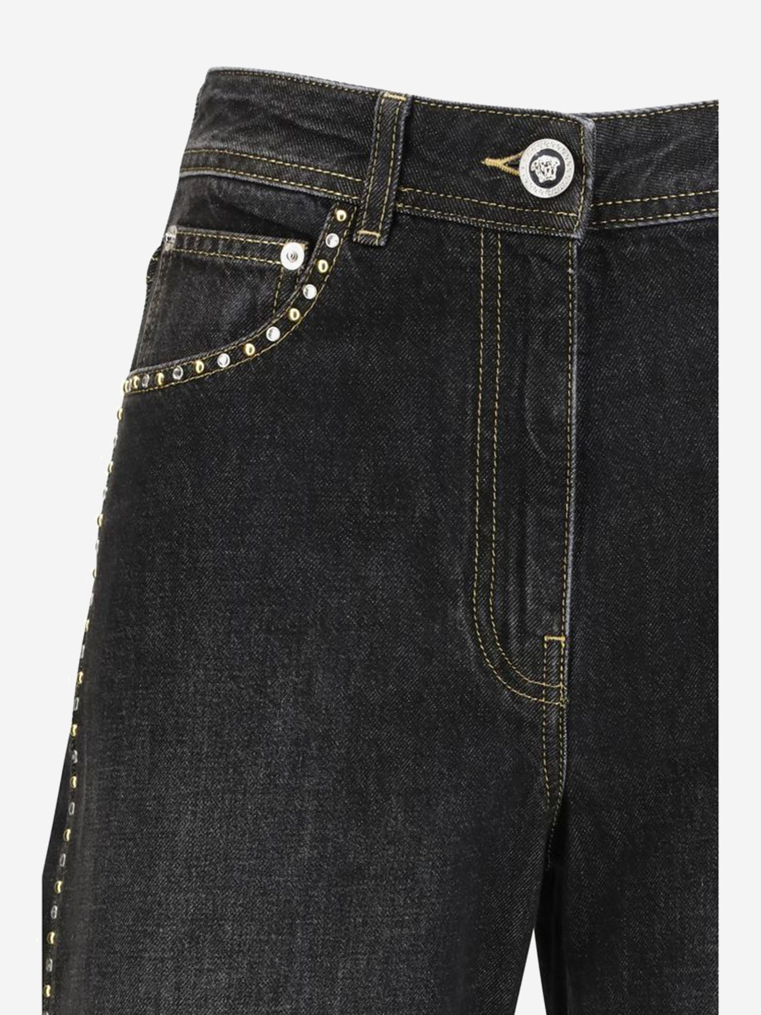 JEANS IN COTONE CON BORCHIE 1022452 1A164771D040 VERSACE 