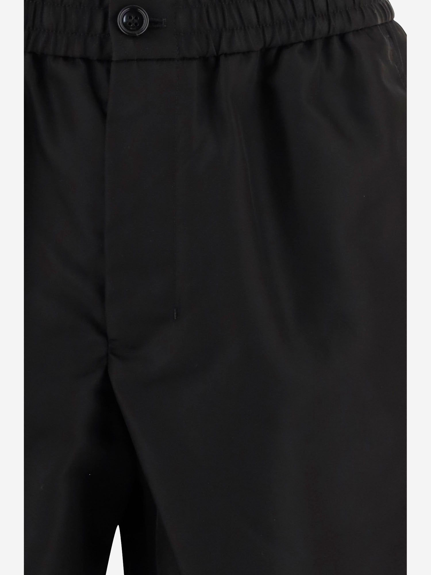 PANTALONI CORTI IN NYLON HSO833PA0037 001 AMI 