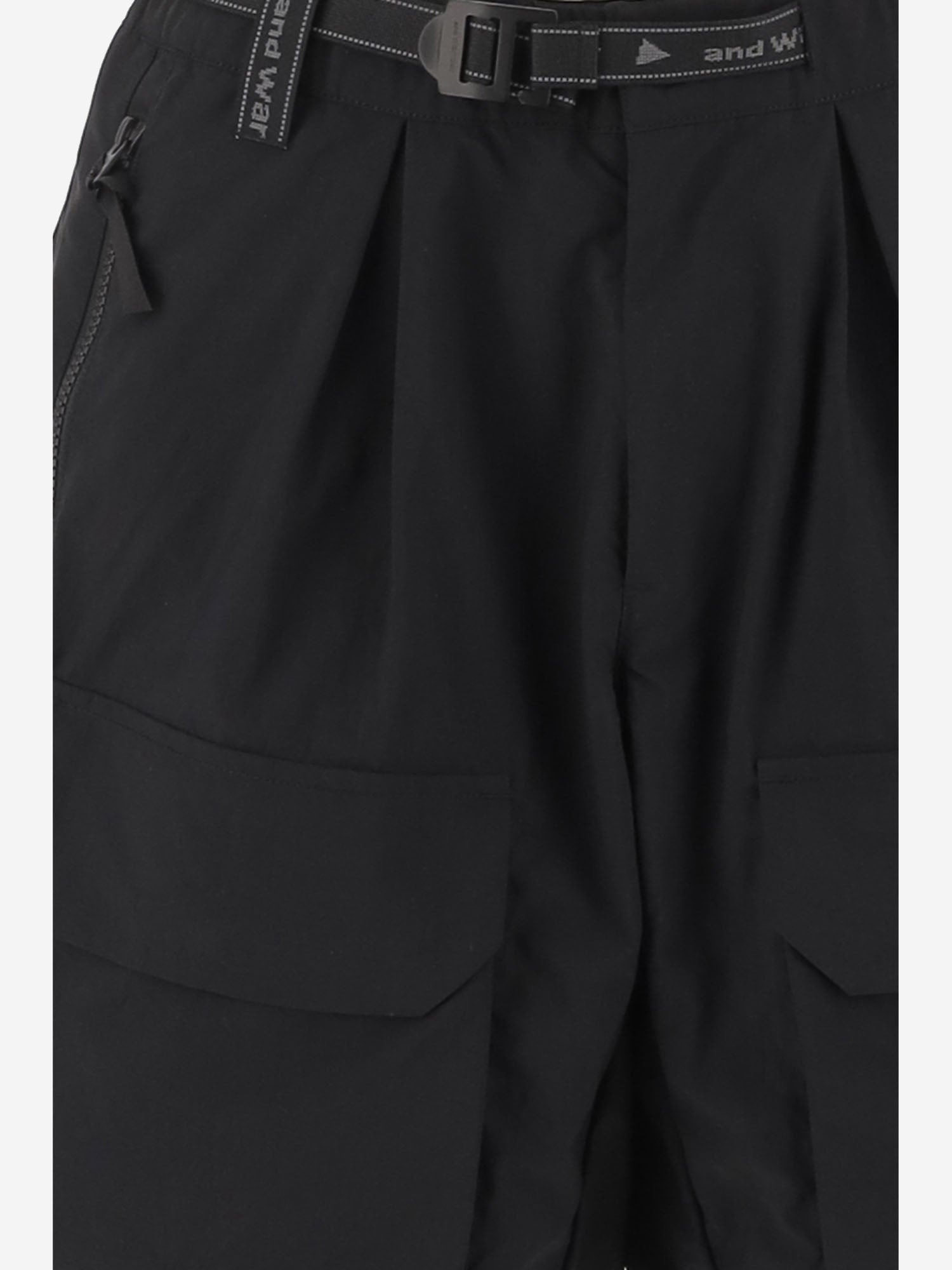 PANTALONI CORTI IN NYLON 5746182046 010 AND WANDER 