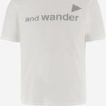 T-shirt in cotone con logo lettering 5746184074 030 AND WANDER 