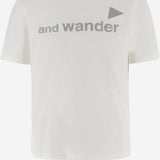 T-shirt in cotone con logo lettering 5746184074 030 AND WANDER 