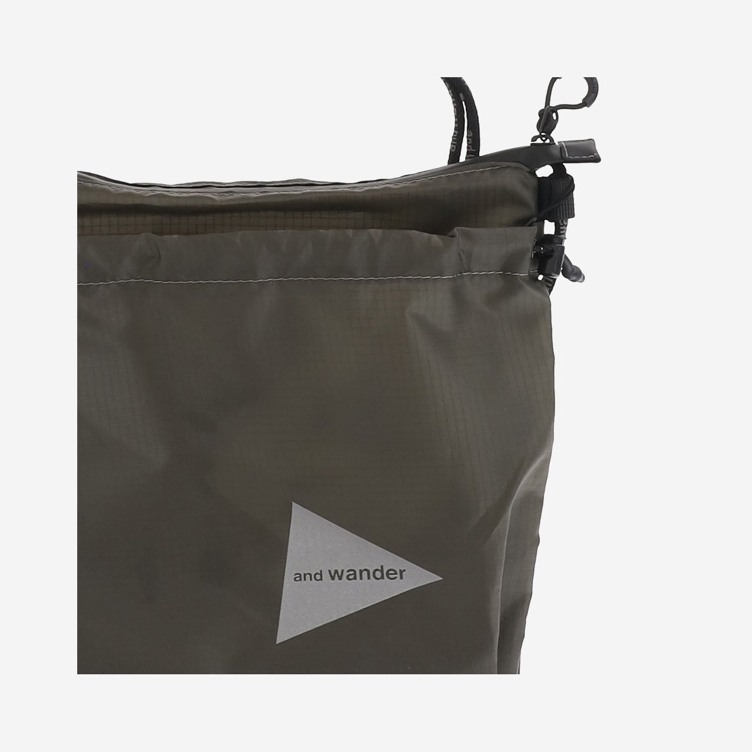 BORSA A TRACOLLA IN NYLON CON LOGO 5746985151 180 AND WANDER 