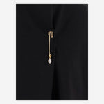 T-SHIRT IN COTONE CON SPILLA DECORATIVA 6261K21051 DeepBlack CARVEN 