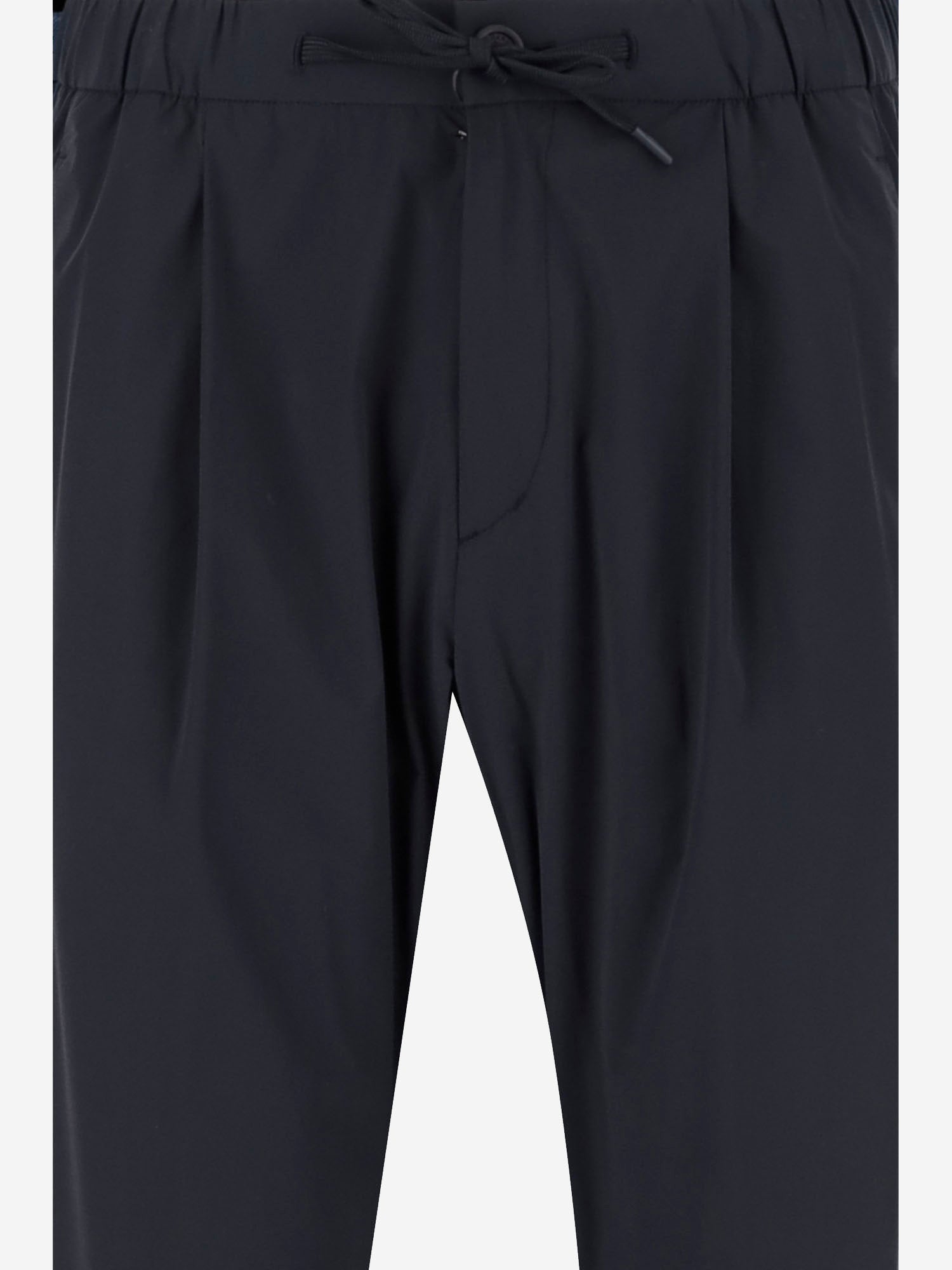 PANTALONI IN TESSUTO TECNICO STRETCH PT000077U 12691Z9201 HERNO 
