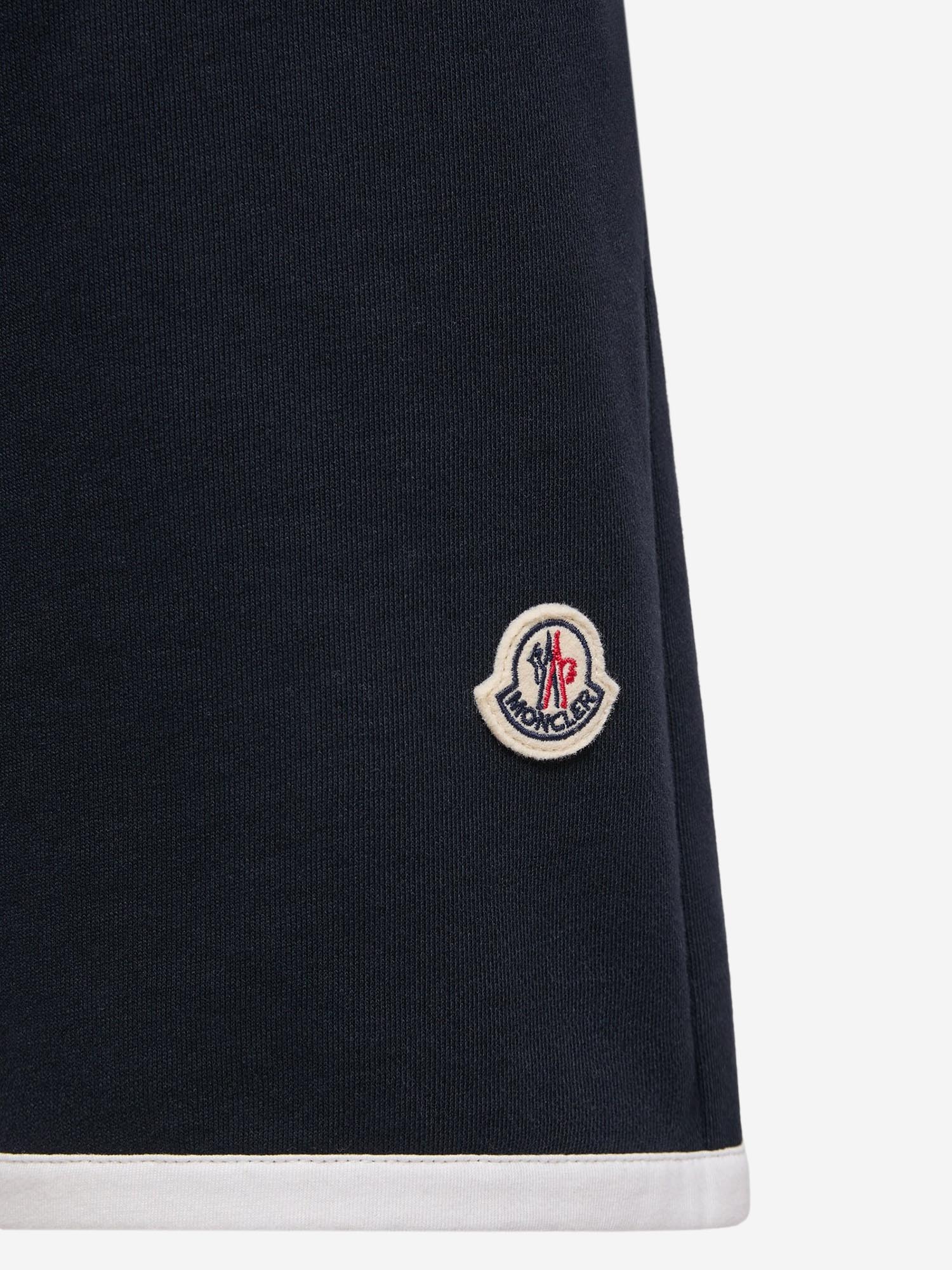 Pantaloni corti in jersey di cotone con logo 8H0000289AKM 778 MONCLER ENFANTS 