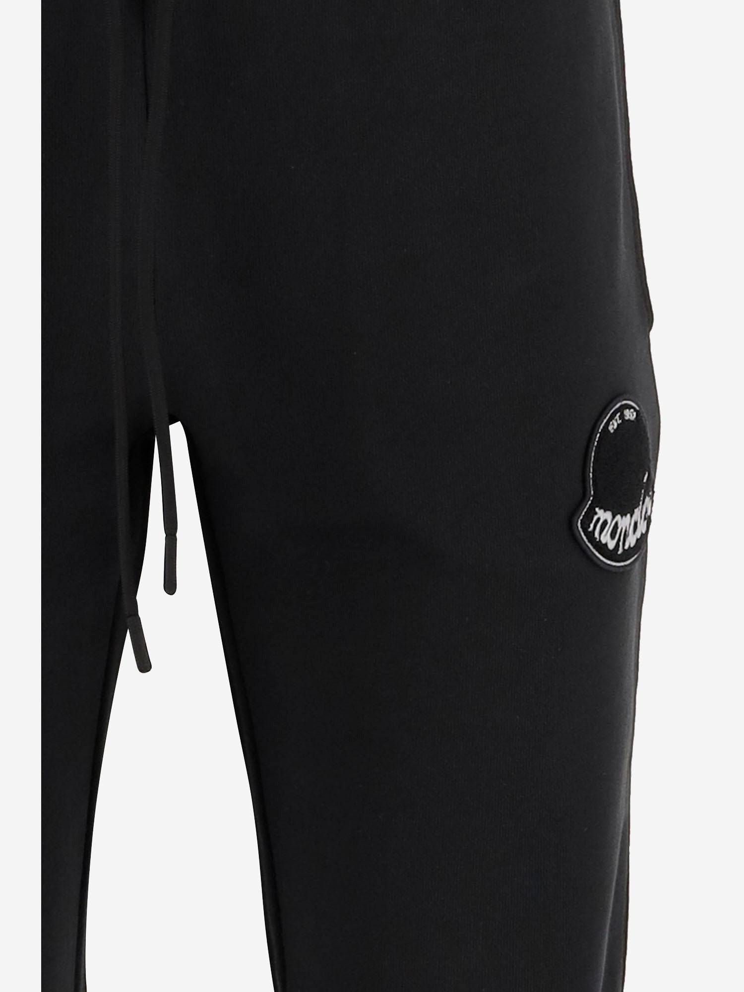 PANTALONI JOGGING IN COTONE CON LOGO 8H00005 89AZU998 MONCLER 