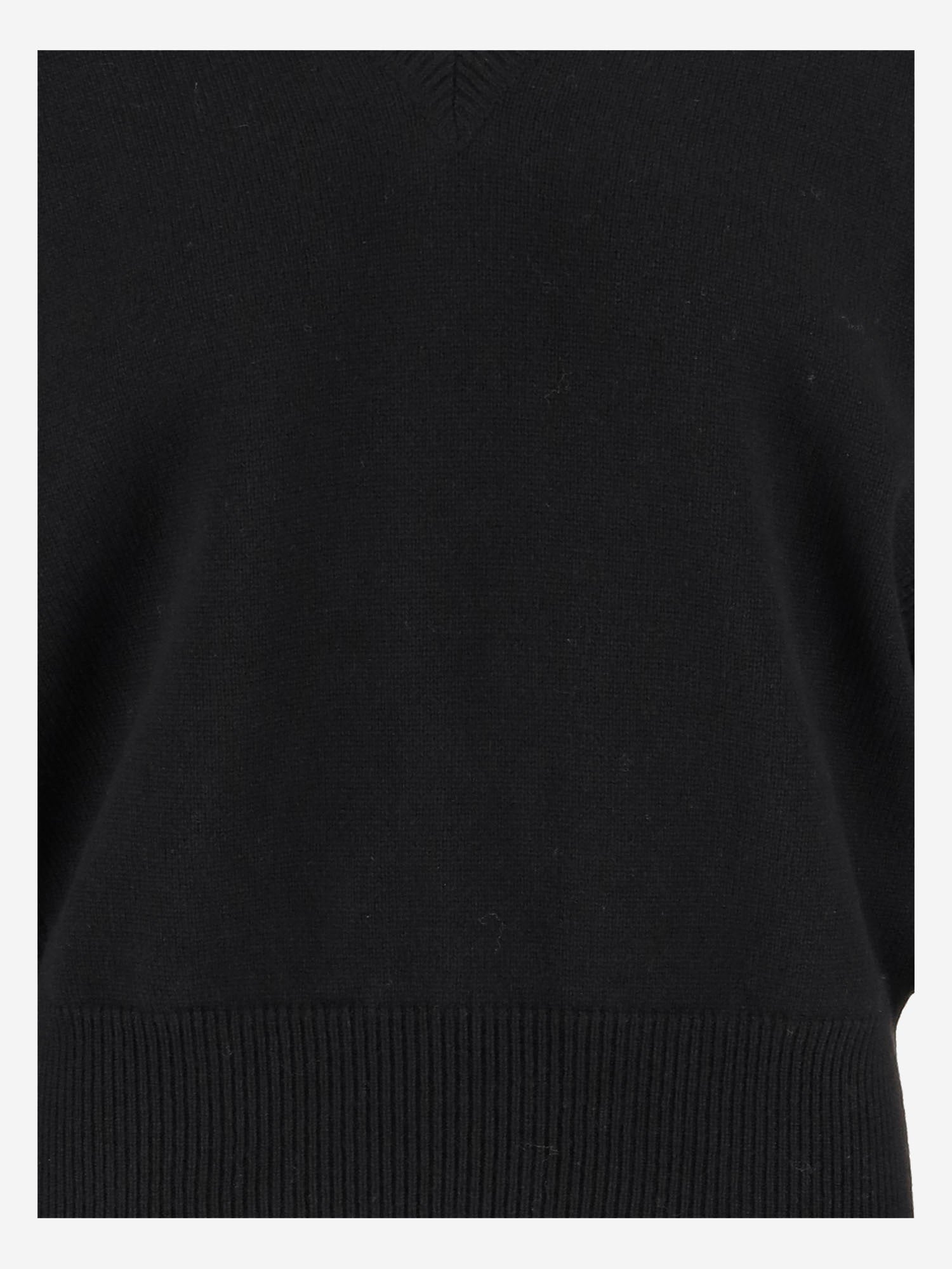 Maglia LAVINIA in cashmere W25655 0900 SASUPHI 