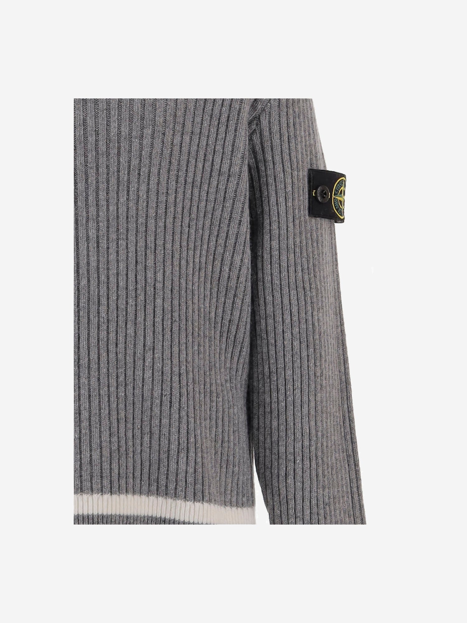 MAGLIONE A COSTE IN MISTO LANA CON PATCH LOGO 5100005 S00M4V0M67 STONE ISLAND KIDS 