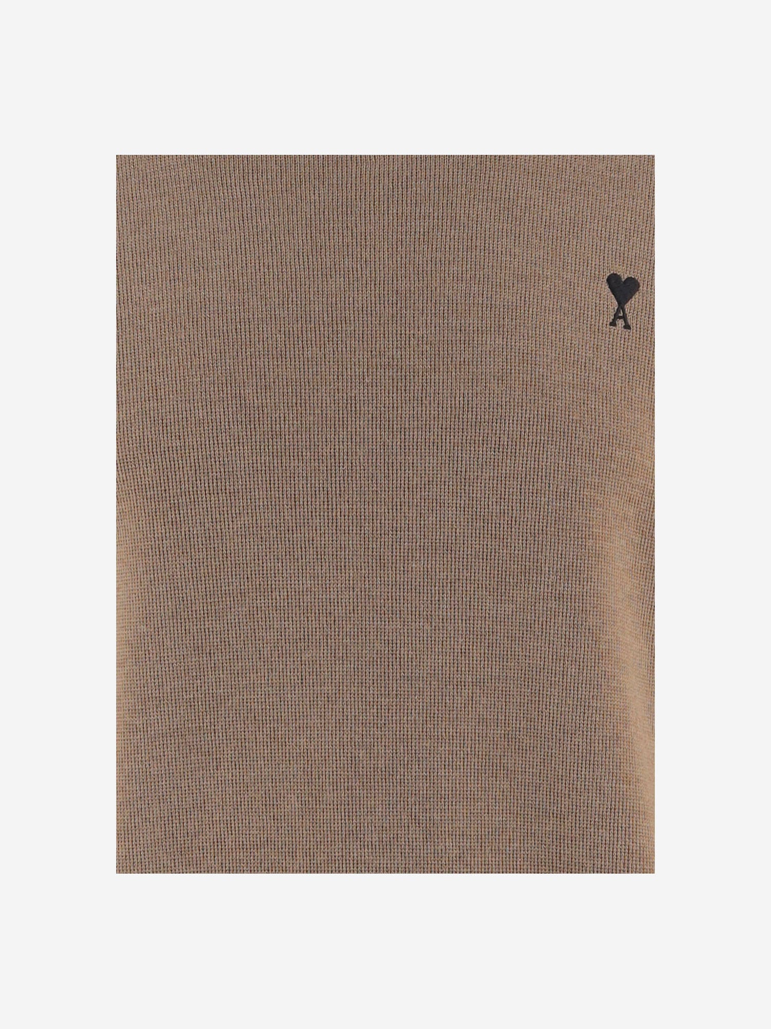 MAGLIONE IN LANA CON LOGO HKS826001 A335 AMI 