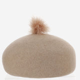 CASQUETE IN LANA RIGIDA CON POMPON CASQUETELANAMERINOPOMPON BEIGE ALEXIA ALVAREZ DE TOLEDO 