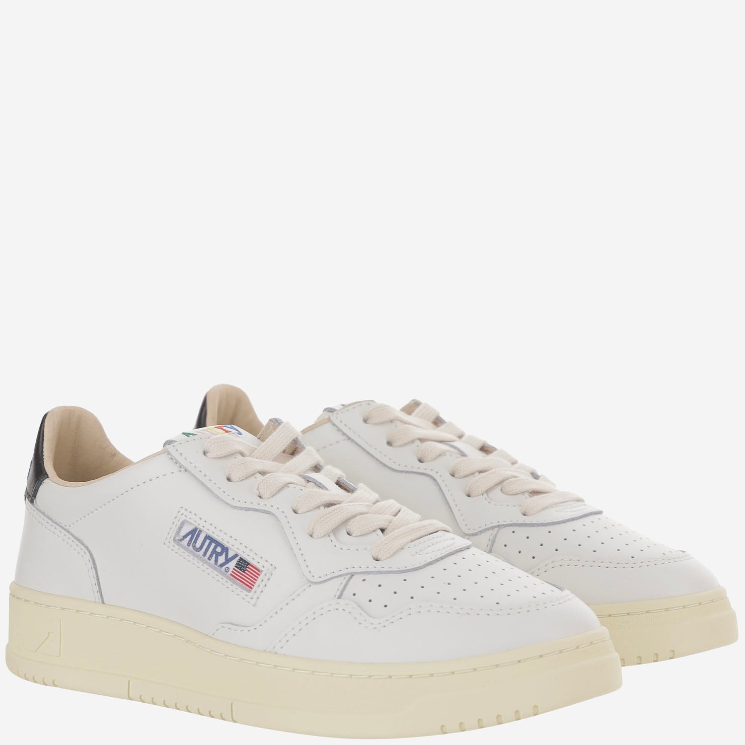 SNEAKERS MEDALIST LOW IN PELLE AULMBG02 LEALEALOGOWHTBLK AUTRY 
