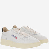 SNEAKERS MEDALIST LOW IN PELLE AULMBG02 LEALEALOGOWHTBLK AUTRY 