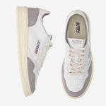 SNEAKERS MEDALIST LOW IN PELLE AULMFT15 SOFLEASUEWHTCEMENTO AUTRY 