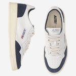 SNEAKERS MEDALIST LOW IN PELLE AULMFT22 SOFLEASUEWHTDENIM AUTRY 