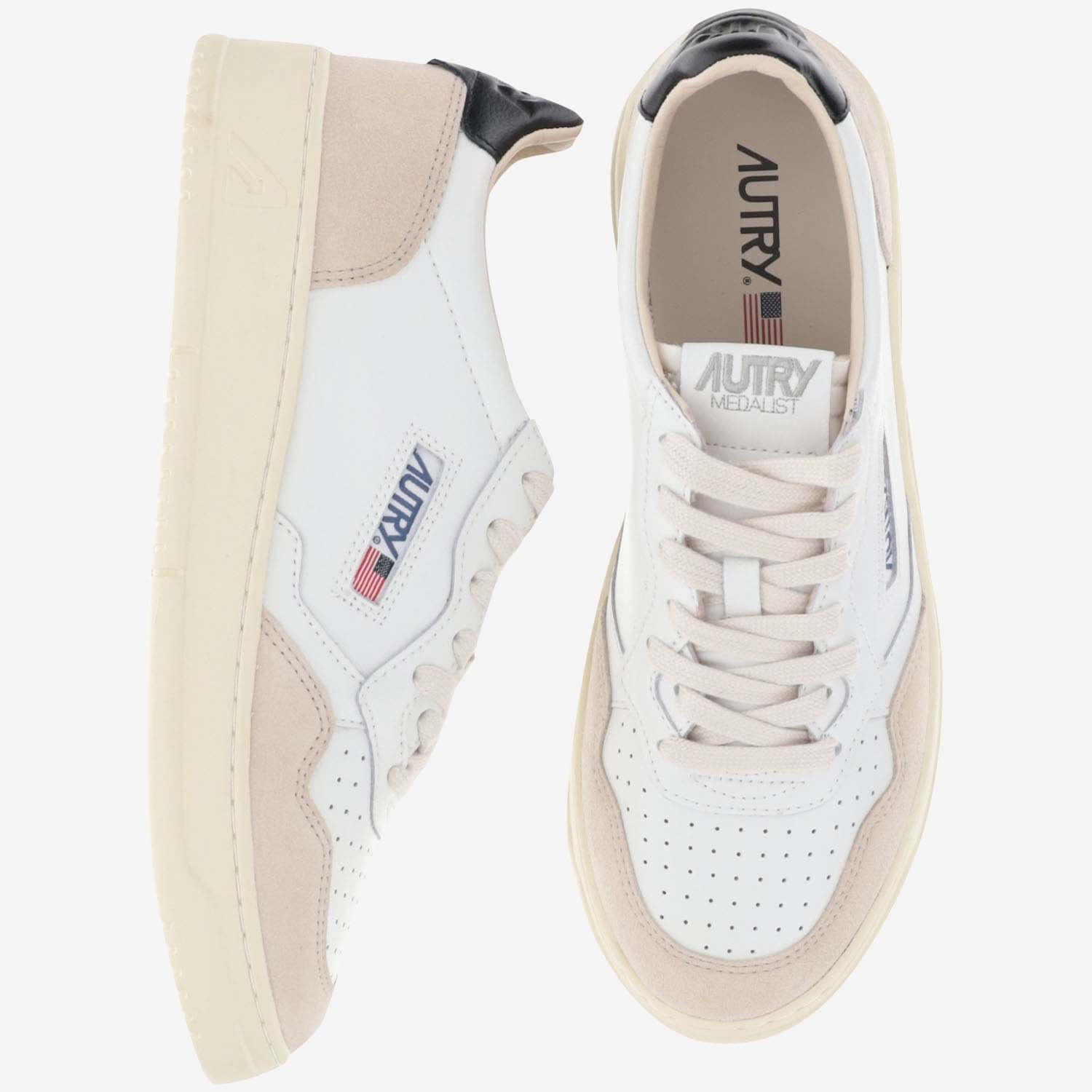 SNEAKERS LOW MEDALIST AULMLS21 LEATSUEDEWHTBLK AUTRY 