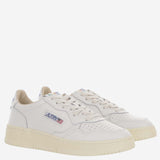 SNEAKERS MEDALIST LOW IN PELLE AULWBG01 LEALEALOGO WHTWHT AUTRY 