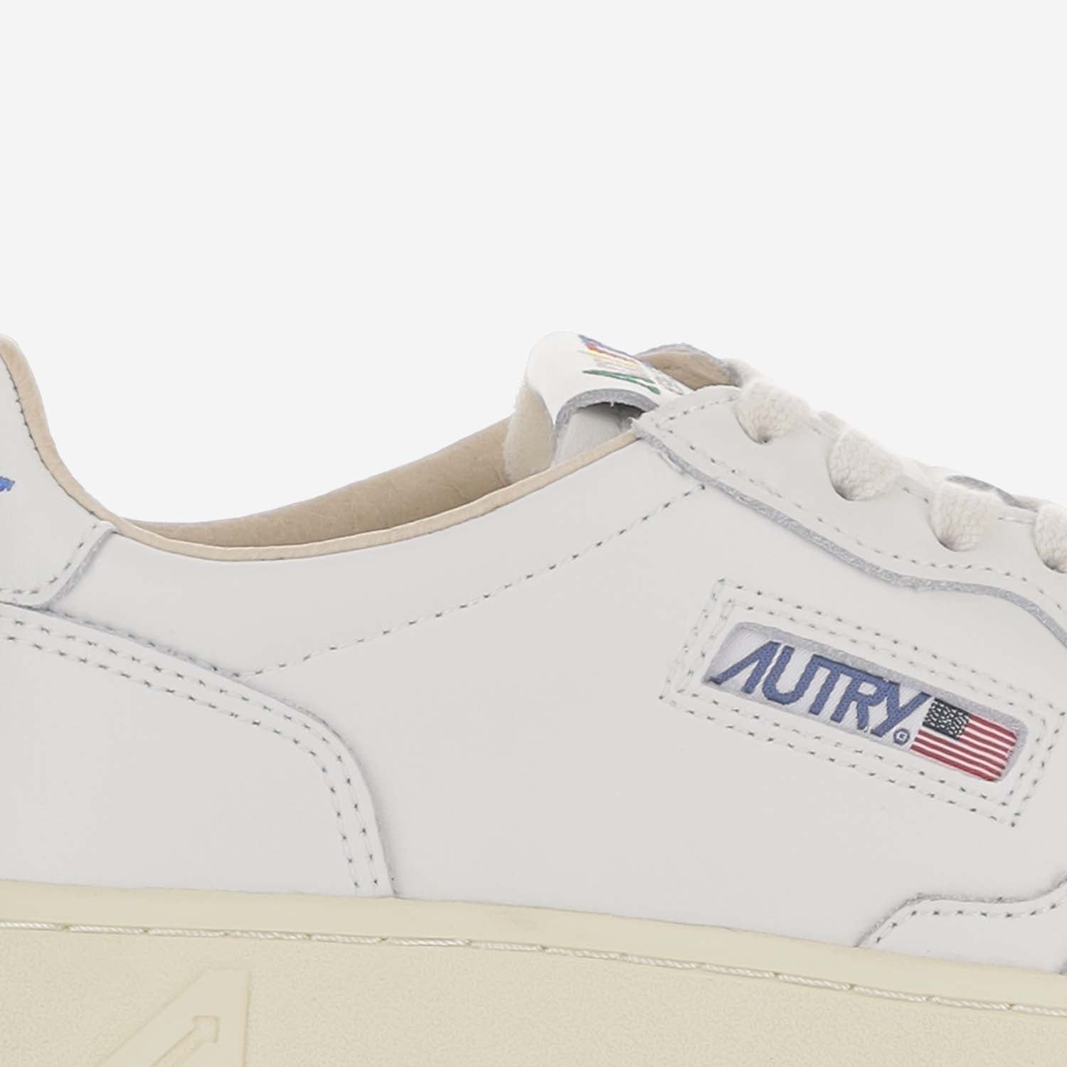 SNEAKERS MEDALIST LOW IN PELLE AULWBG01 LEALEALOGO WHTWHT AUTRY 