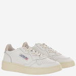 SNEAKERS MEDALIST LOW IN PELLE AULWLL27 LEATLEATWHTFEATHER AUTRY 
