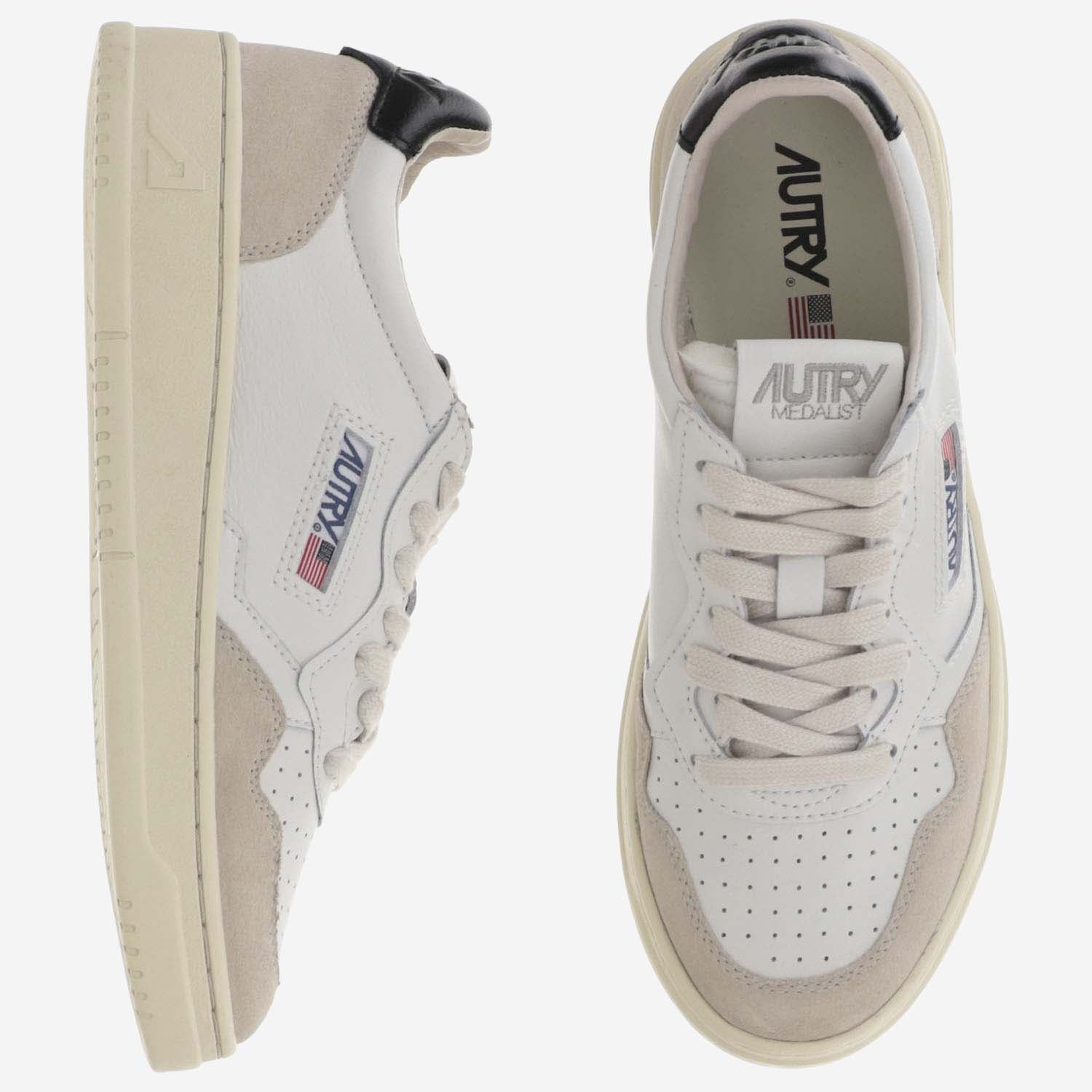 SNEAKERS MEDALIST LOW IN PELLE AULWLS21 LEATSUEDE WHTBLK AUTRY 