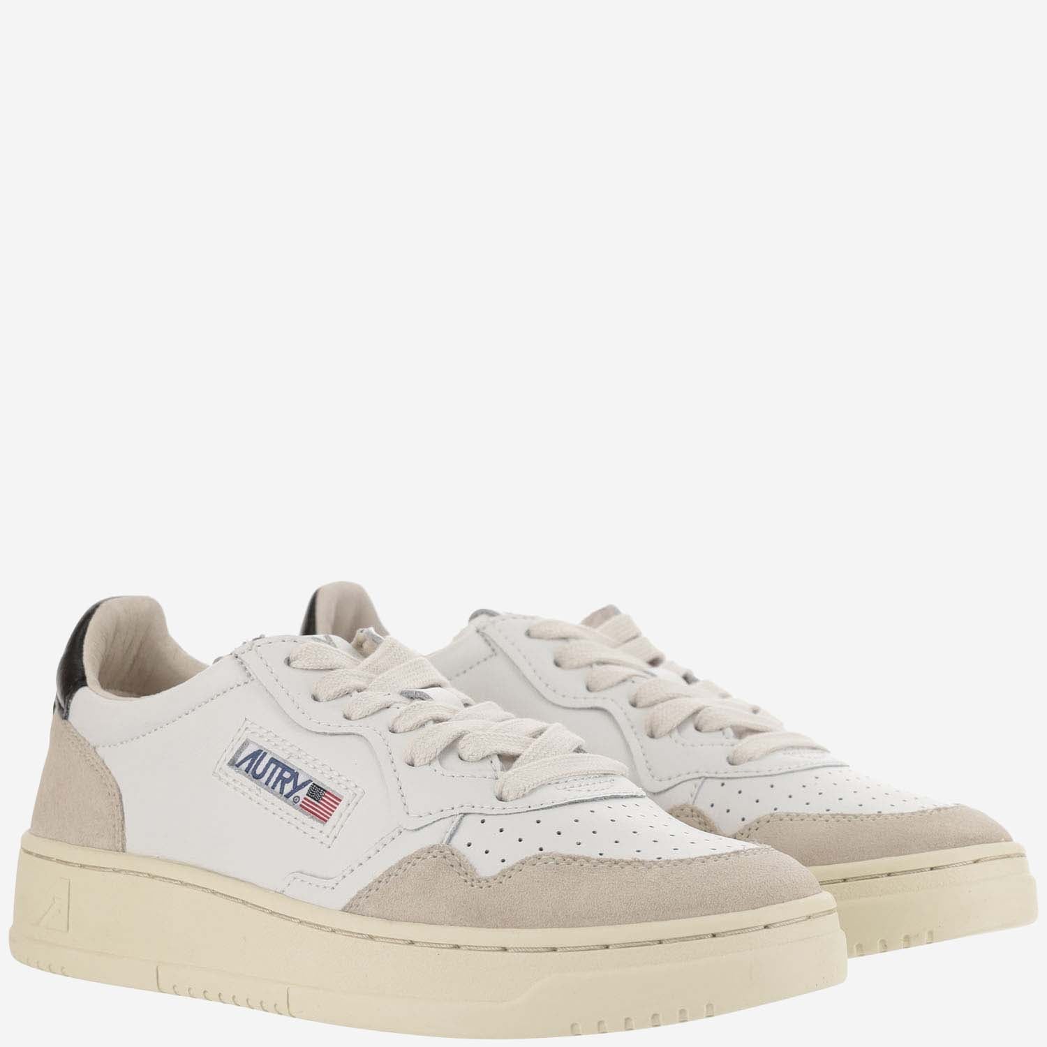 SNEAKERS MEDALIST LOW IN PELLE AULWLS21 LEATSUEDE WHTBLK AUTRY 