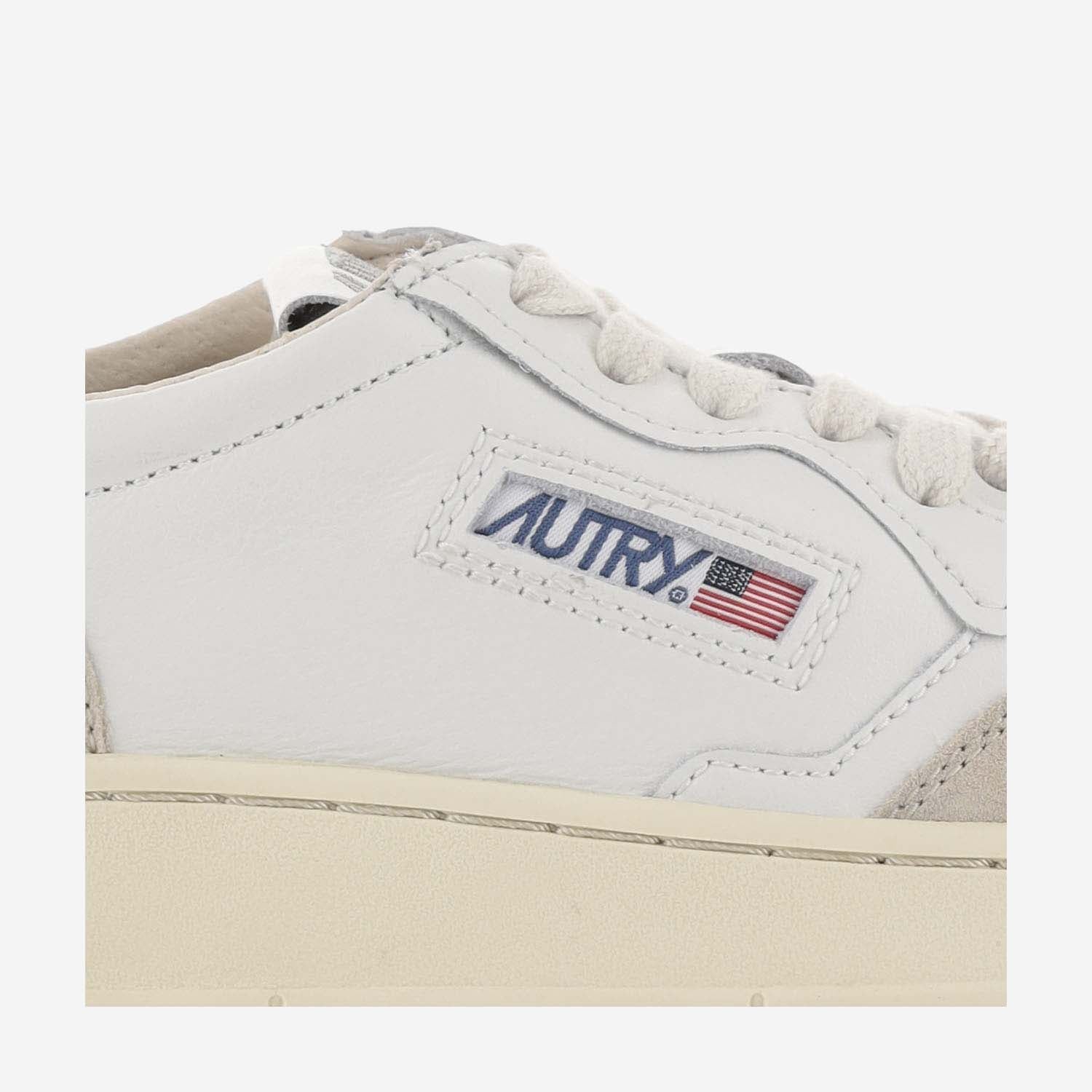 SNEAKERS MEDALIST LOW IN PELLE AULWLS21 LEATSUEDE WHTBLK AUTRY 