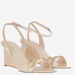 SANDALI CON ZEPPA IN PELLE VERNICIATA A006AH AAF8M9024 GUCCI 