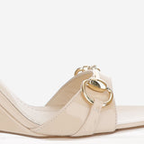 SANDALI CON ZEPPA IN PELLE VERNICIATA A006AH AAF8M9024 GUCCI 