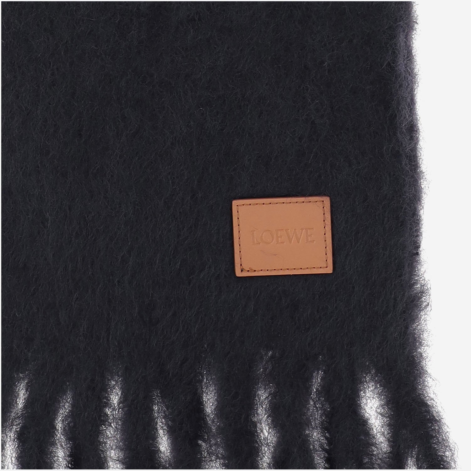 SCIARPA REALIZZATA IN MISTO MOHAIR E LANA FSA6SS1X05 1100 LOEWE 