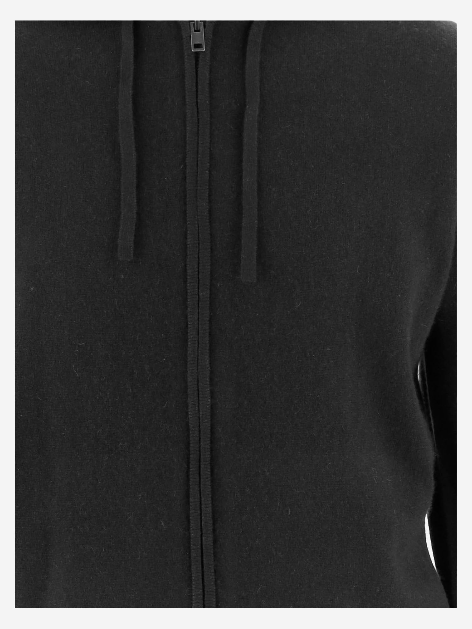 FELPA IN CASHMERE CON CAPPUCCIO MR8066547A 009BMG VINCE 