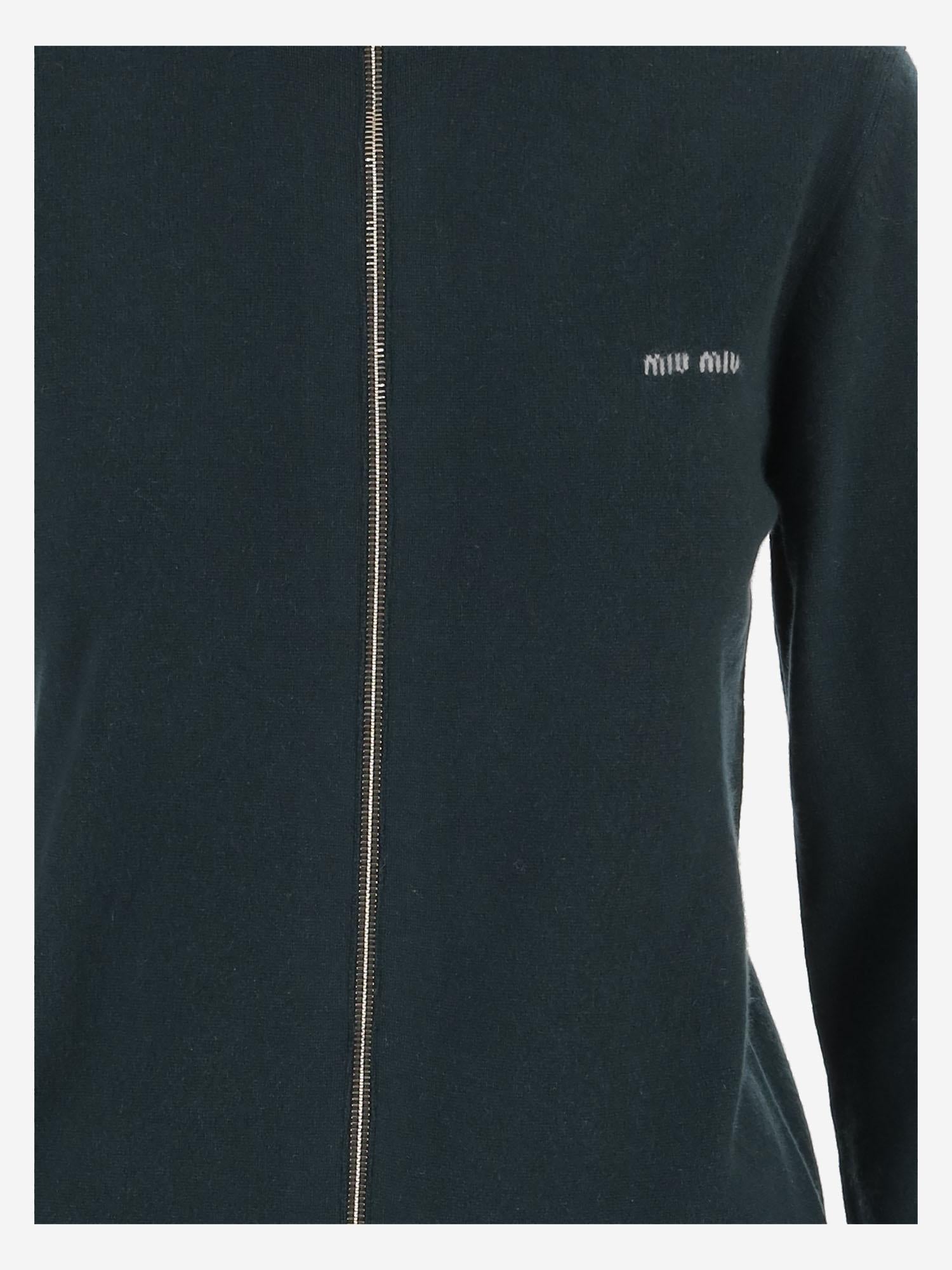 MAGLIONE IN CASHMERE CON ZIP E TOPPE AI GOMITI MMF995 1748F0L76 MIU MIU 