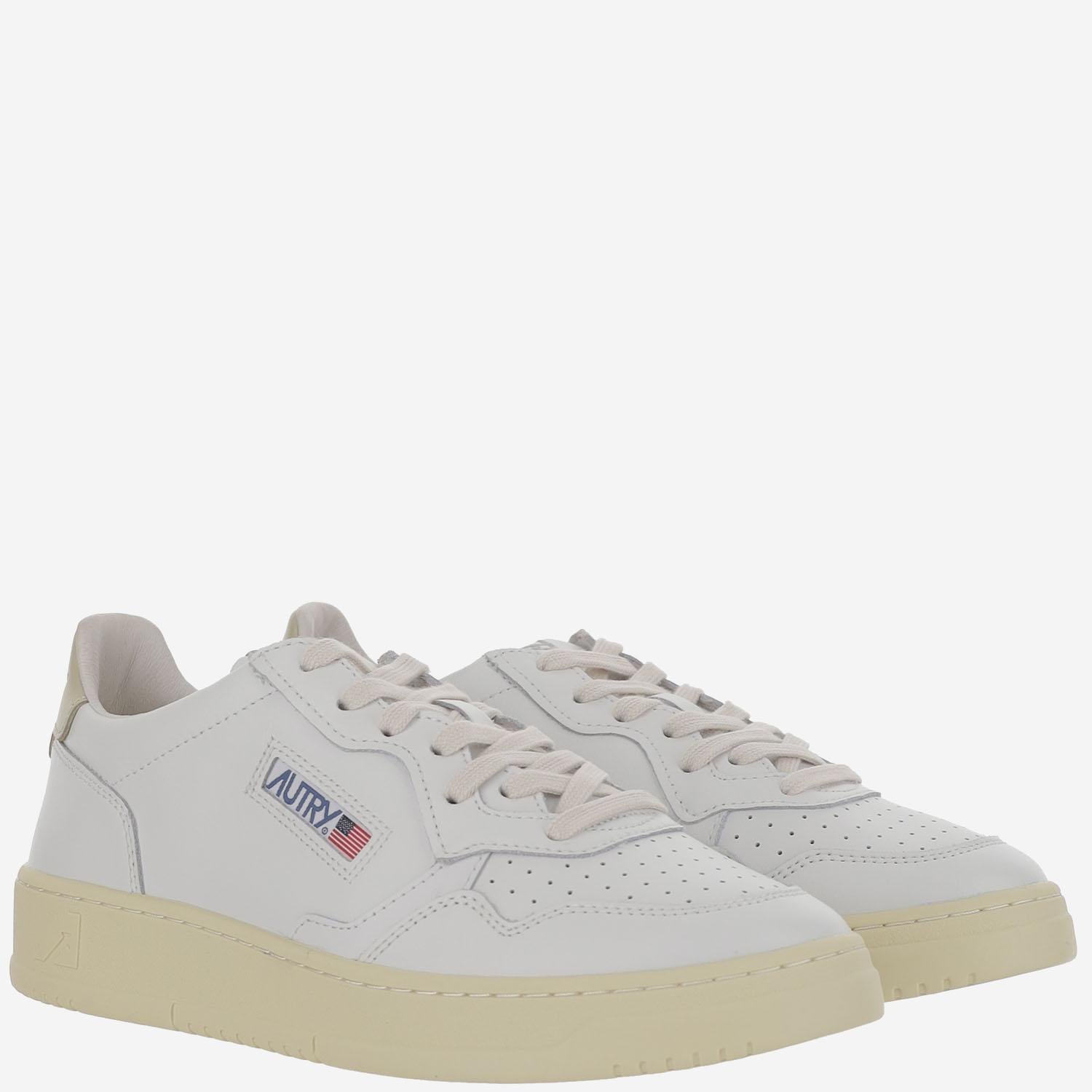SNEAKERS LOW MEDALIST IN PELLE AULMLL87 WHTTIDAL AUTRY 